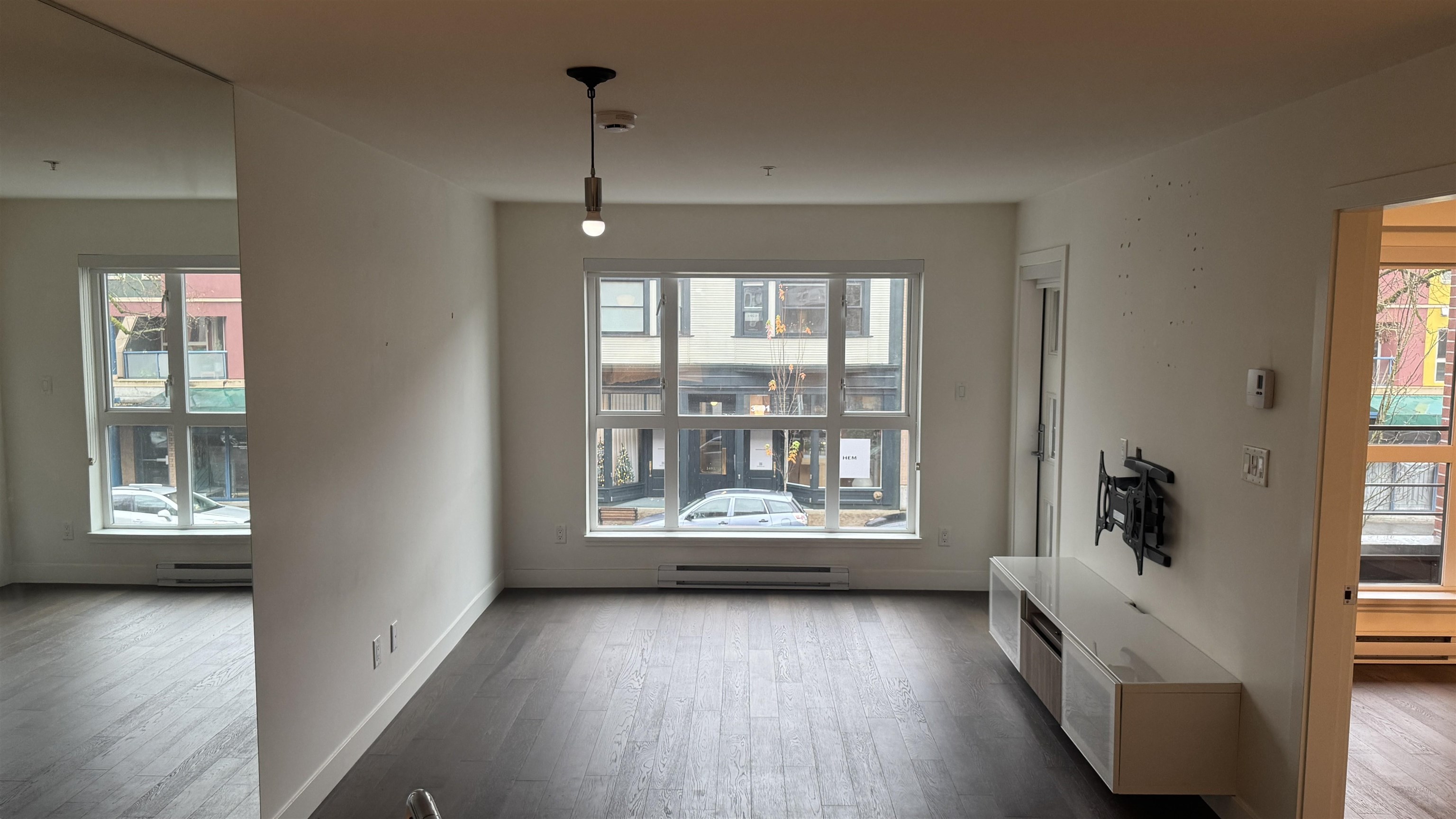 215 3456 COMMERCIAL STREET, R3073598, BC,