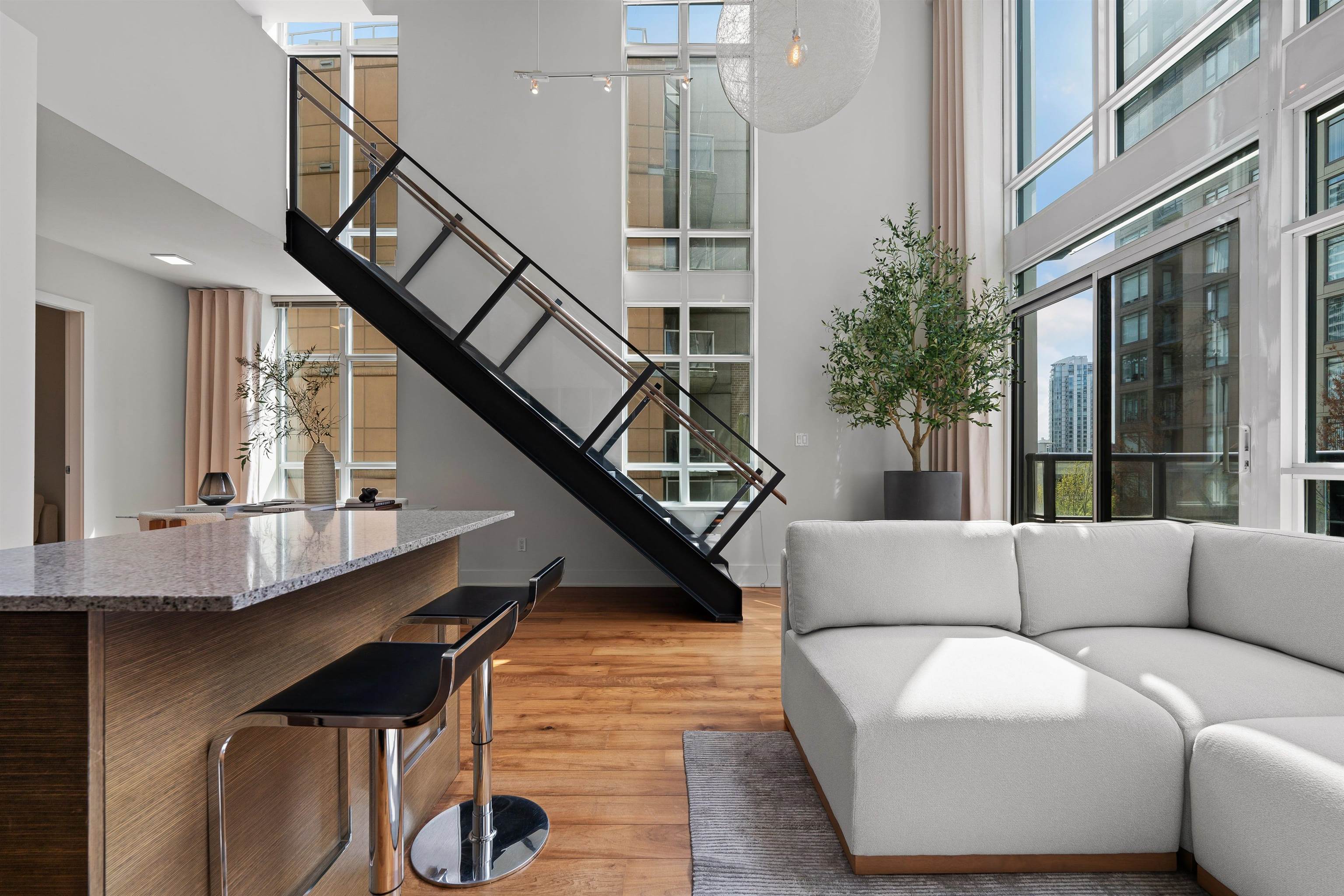 403 988 RICHARDS STREET, R3073696, BC,