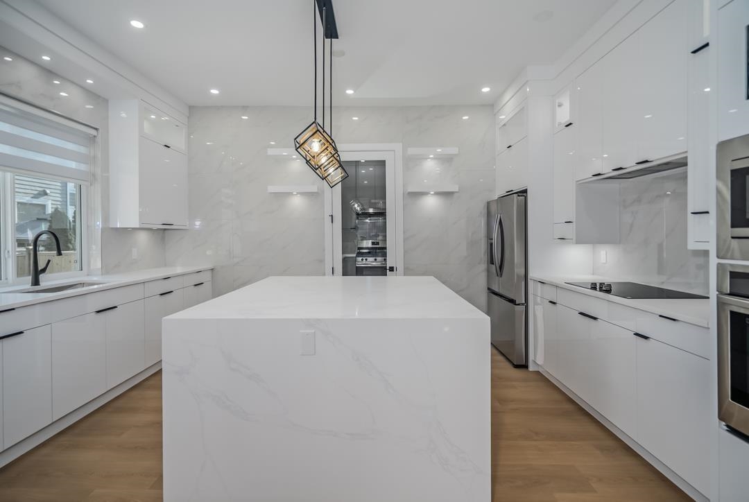 16935 0A AVENUE, Surrey BC V3Z 9N8, R3073808, BC,