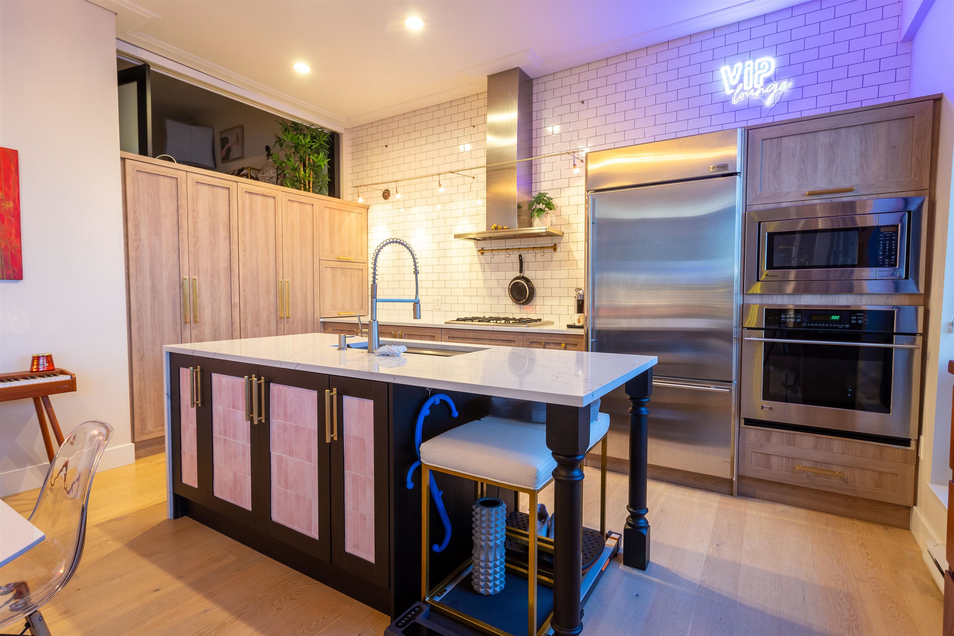 309 220 SALTER STREET, R3073863, BC,