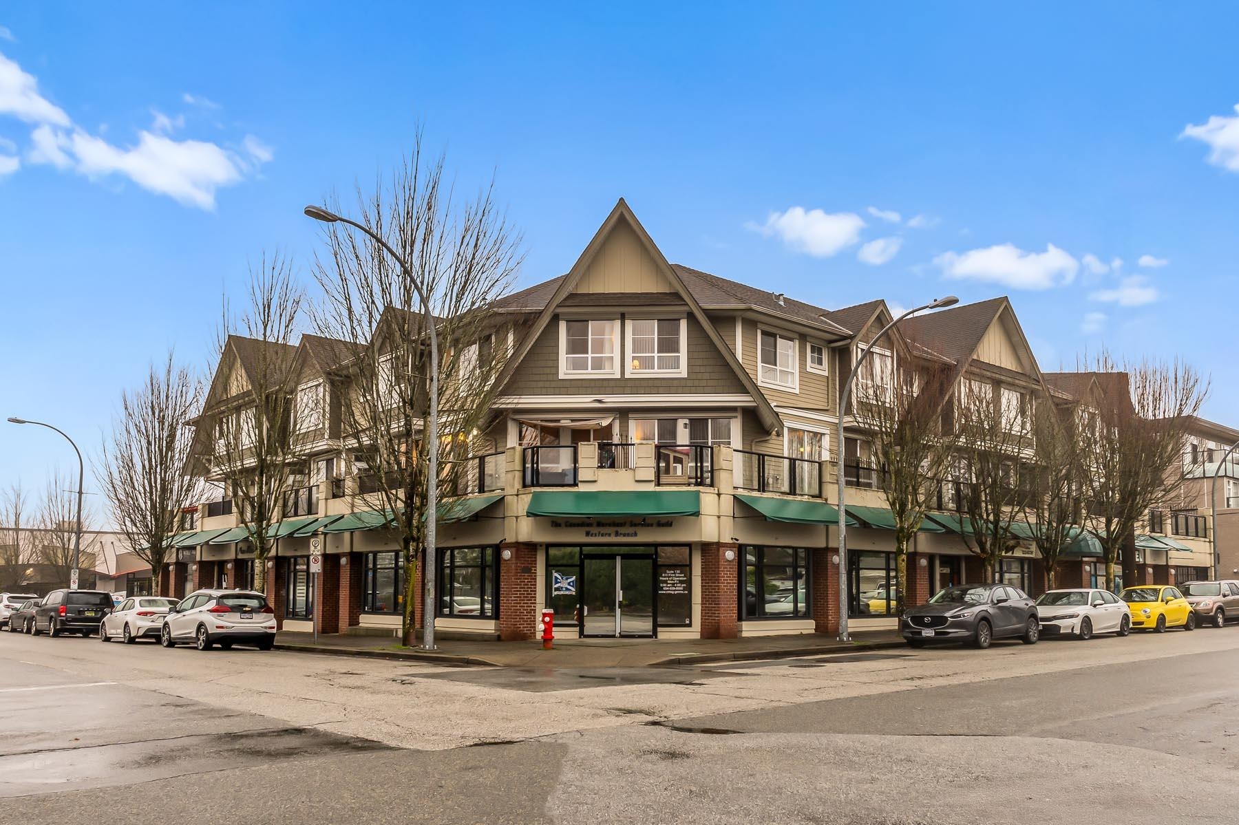 204 815 FIRST STREET, R3074100, BC,