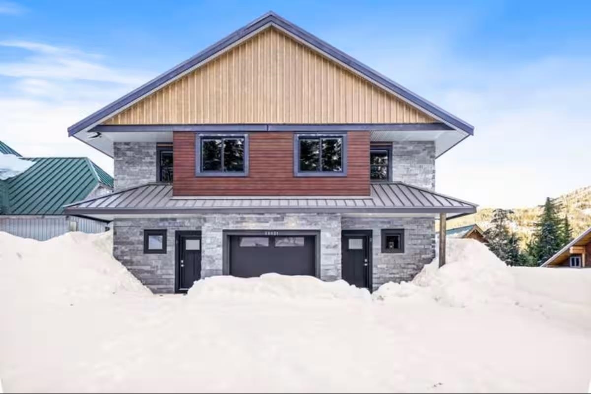 MLS® listing #R3074810 for sale located at 1 20921 SNOWFLAKE CRESCENT