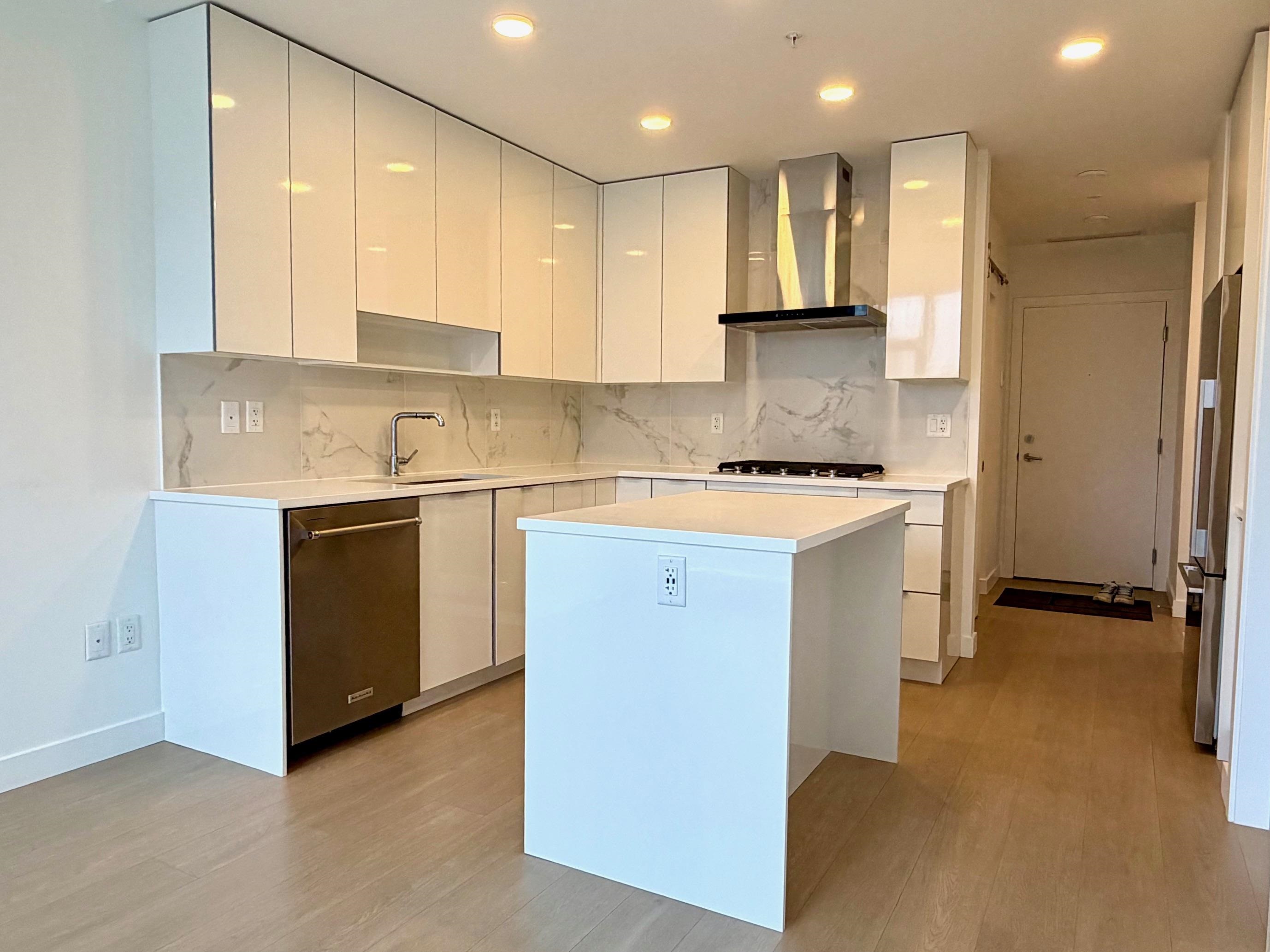 703 555 SYDNEY AVENUE, R3074880, BC,