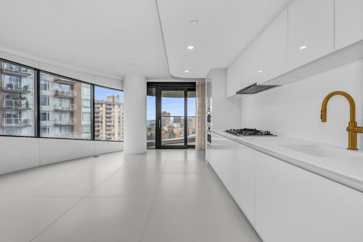 17xx 1033 NELSON STREET, R3074898, BC,