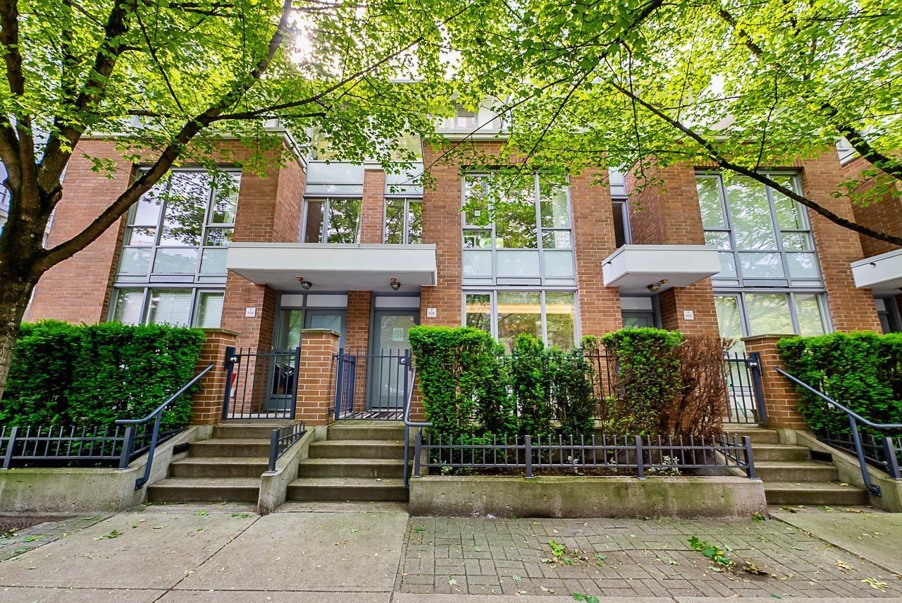 MLS® listing #R3074900 for sale located at 938 BEATTY STREET, Vancouver BC V6Z 3G6