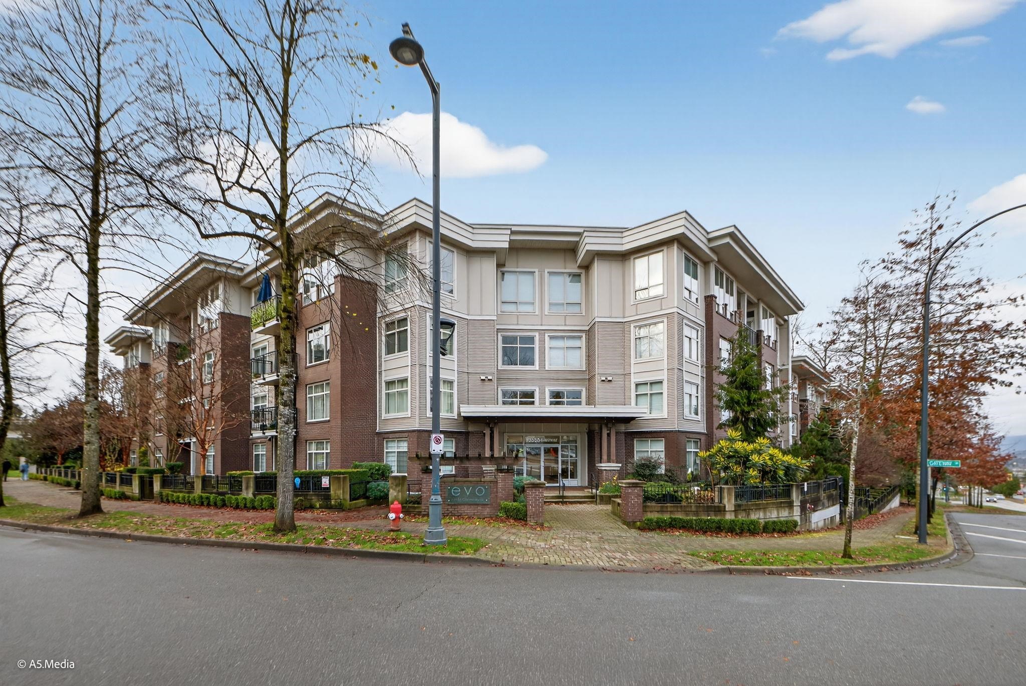 MLS® listing #R3074986 for sale located at 318 13555 GATEWAY DRIVE