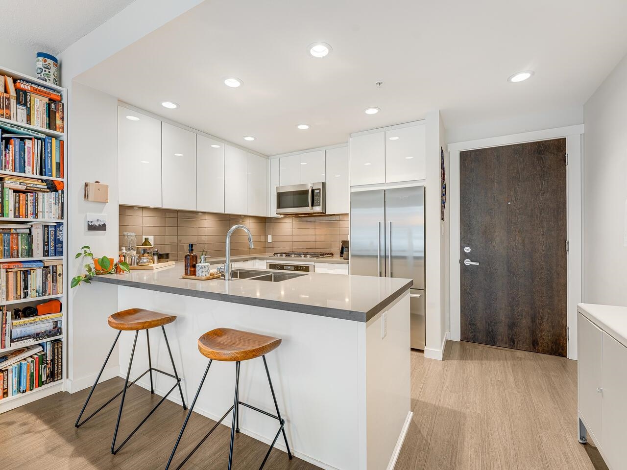 412 255 1ST STREET, R3075518, BC,