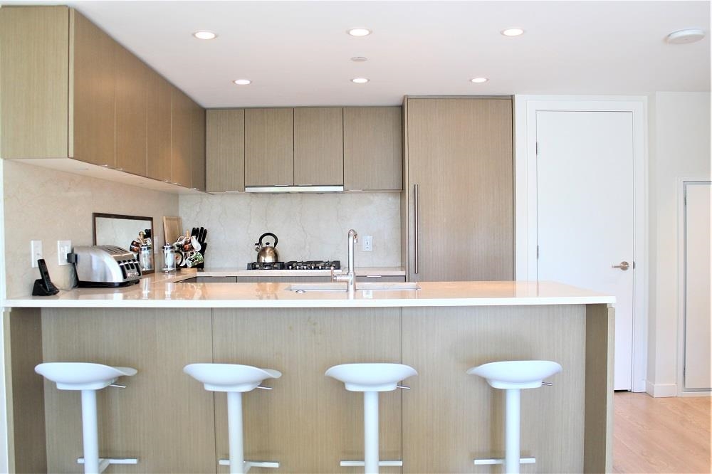 302 125 14TH STREET, R3075531, BC,