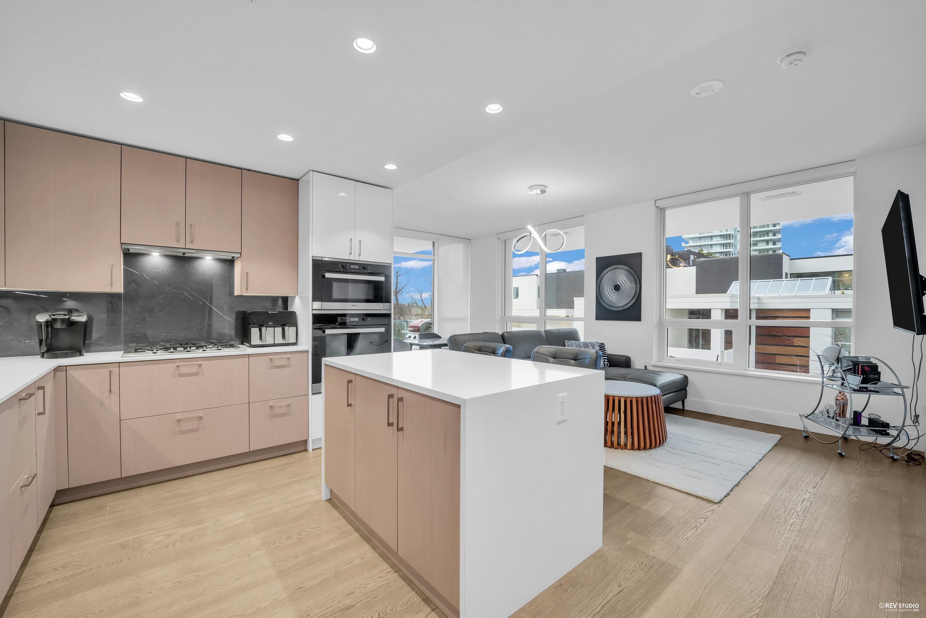 203 1632 LIONS GATE LANE, R3075777, BC,