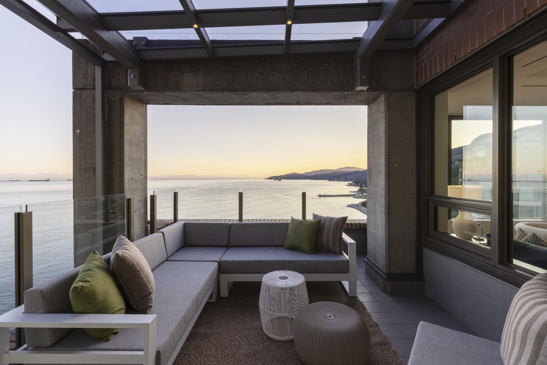 12 2250 BELLEVUE AVENUE, R3075792, BC,