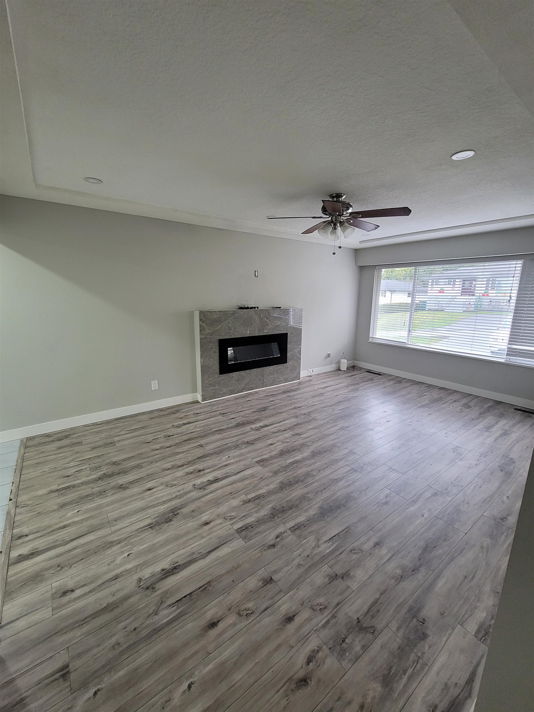 upper 9729 PRINCESS DRIVE, R3076012, BC,