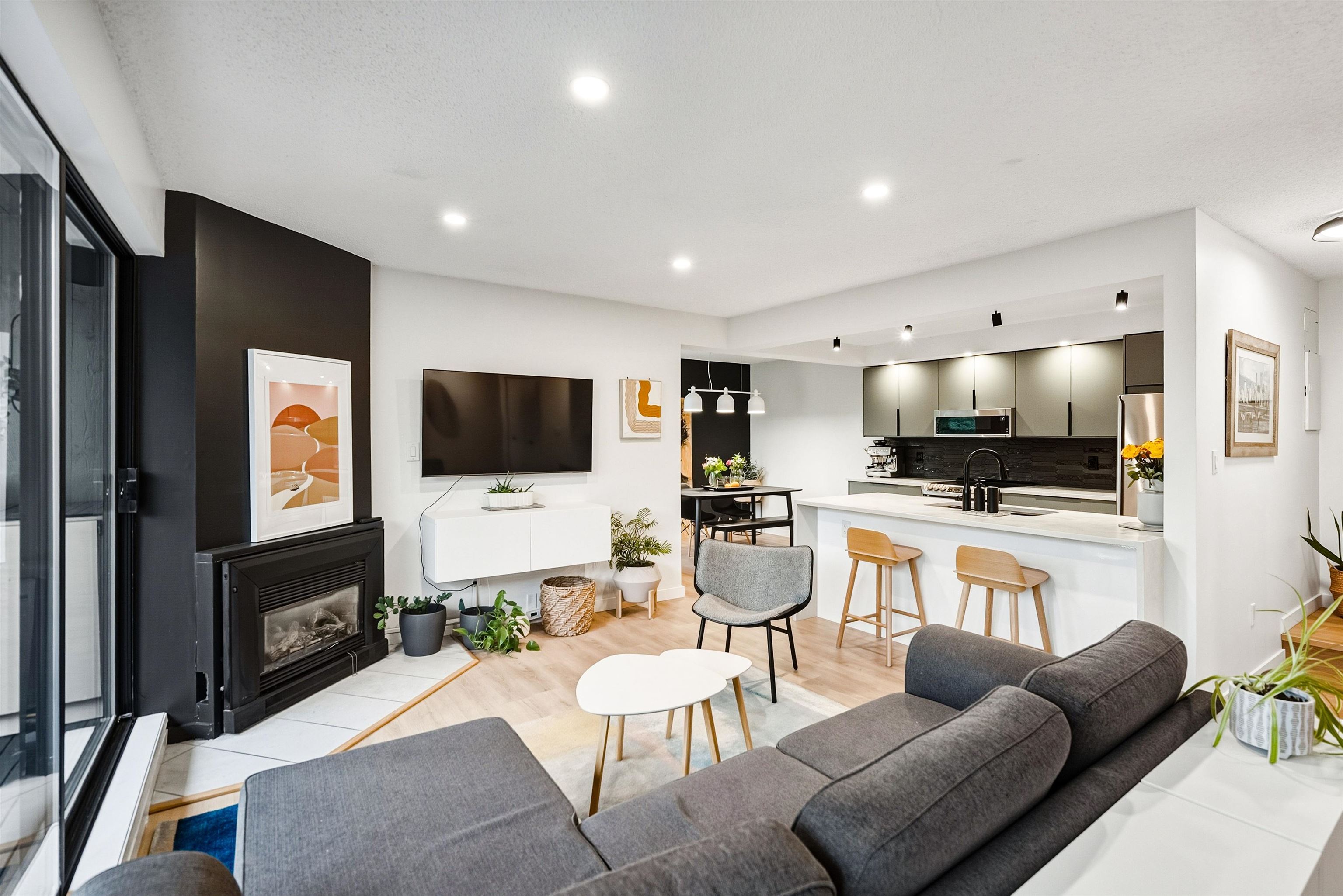 3146 MOUNTAIN HIGHWAY, North Vancouver BC V7K 2H5, R3076019, BC,