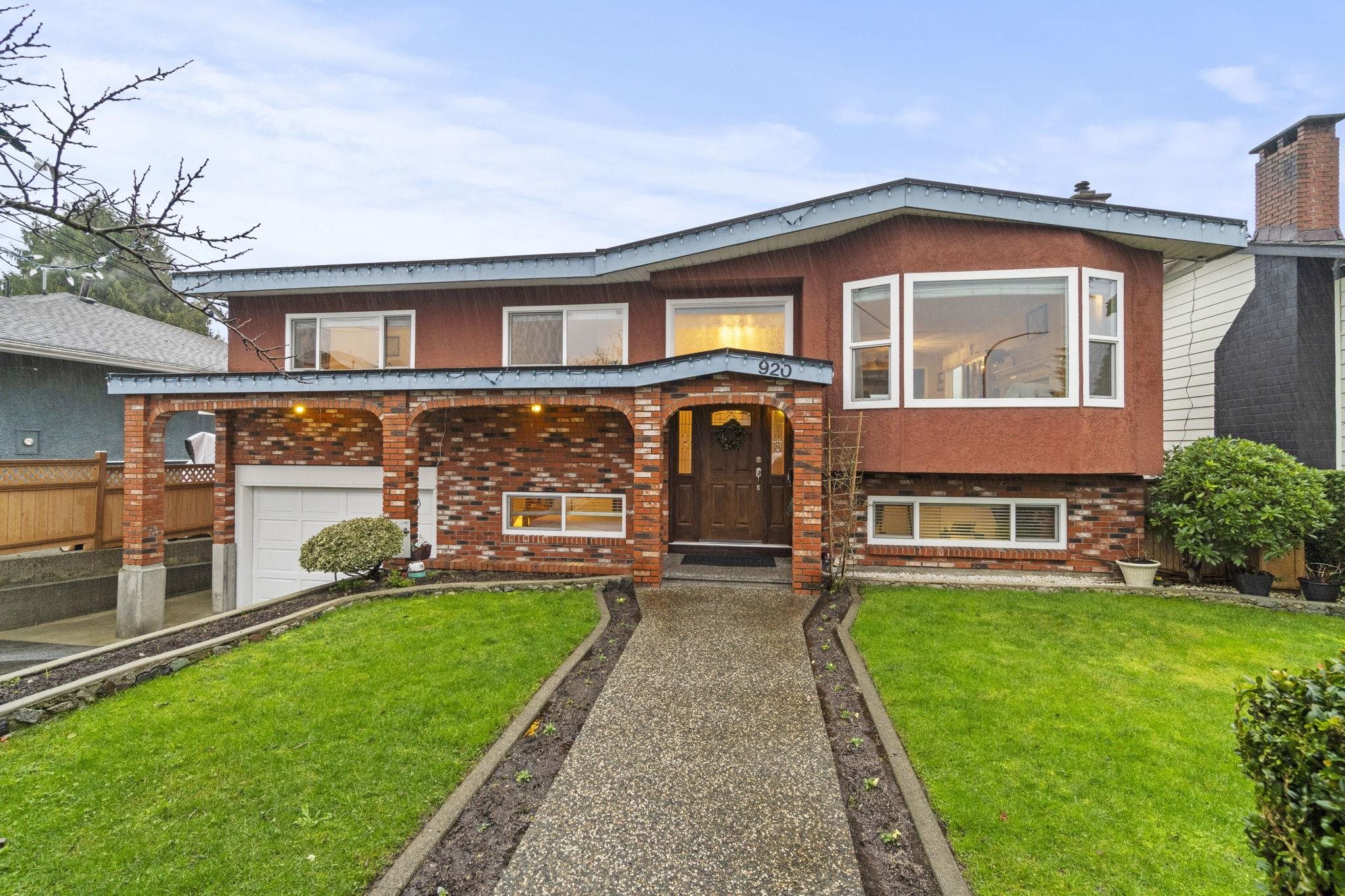 920 GROVE AVENUE, Burnaby BC V5B 4G7, R3076060, BC,