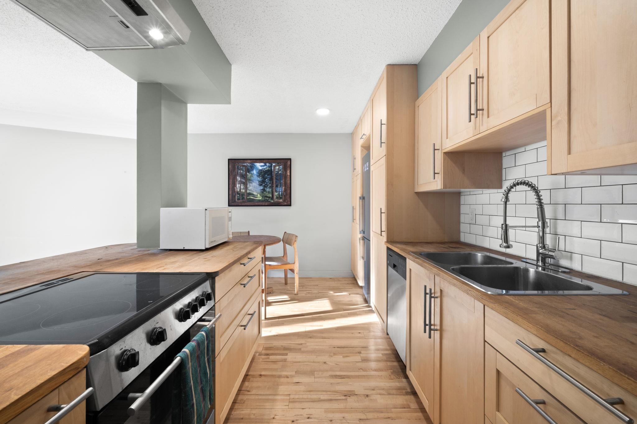 104 1549 KITCHENER STREET, R3076061, BC,