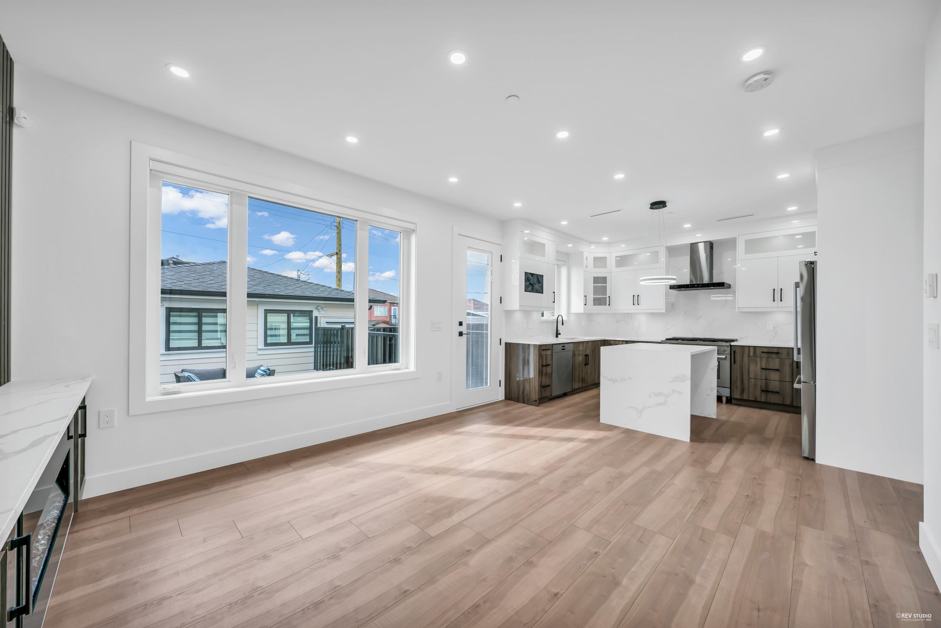 2 3344 ADANAC STREET, R3076073, BC,