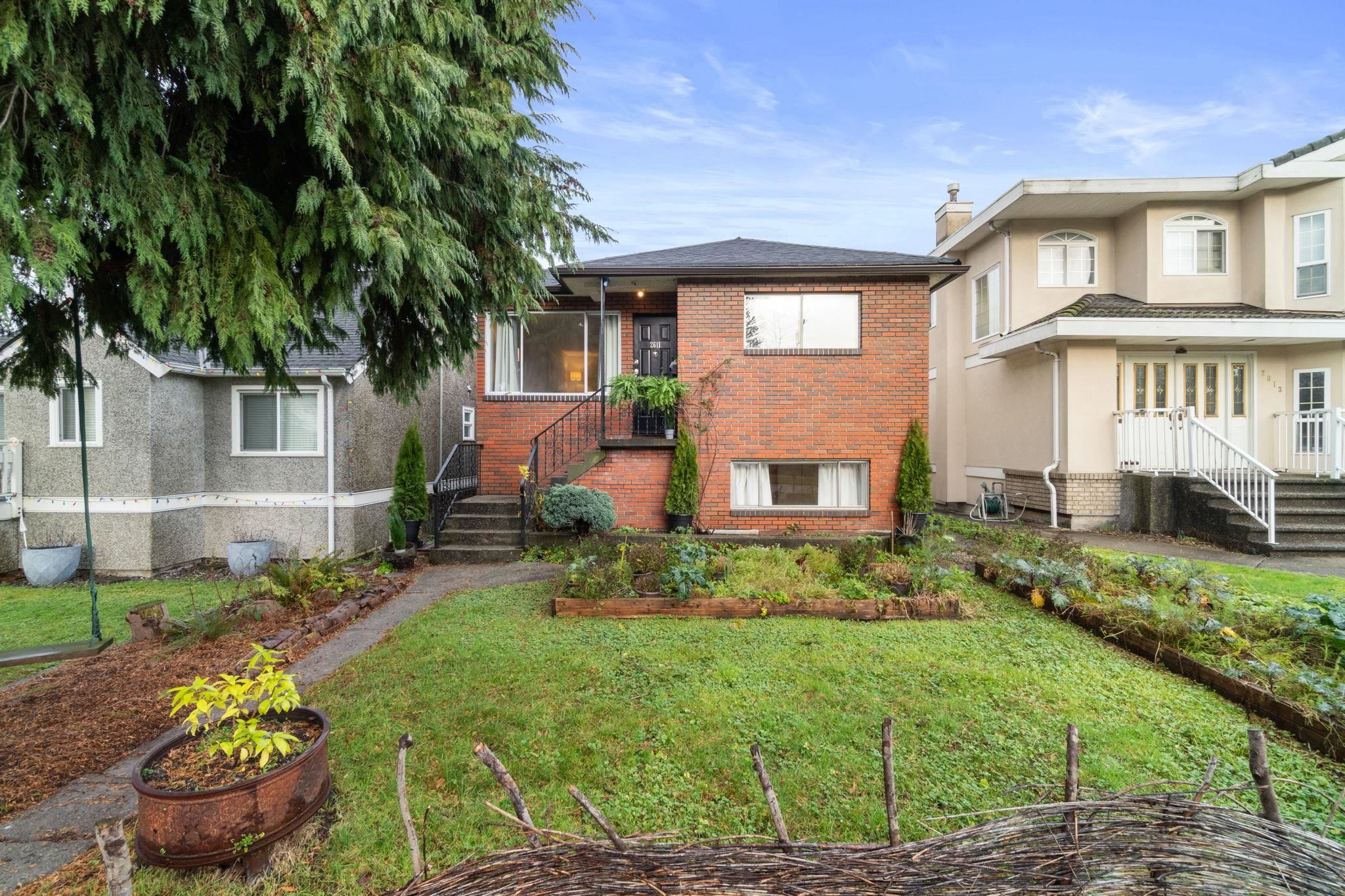 2611 PARKER STREET, Vancouver BC V5K 2T5, R3076191, BC,