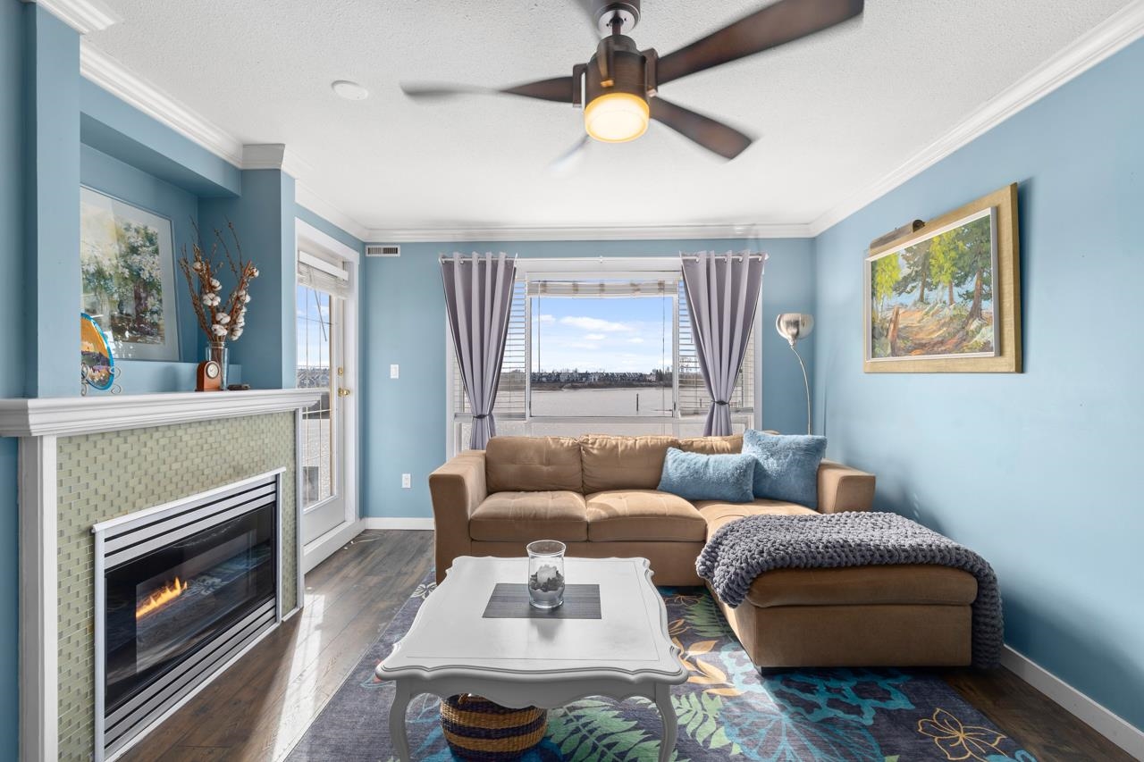 312 6 RENAISSANCE SQUARE, R3076200, BC,