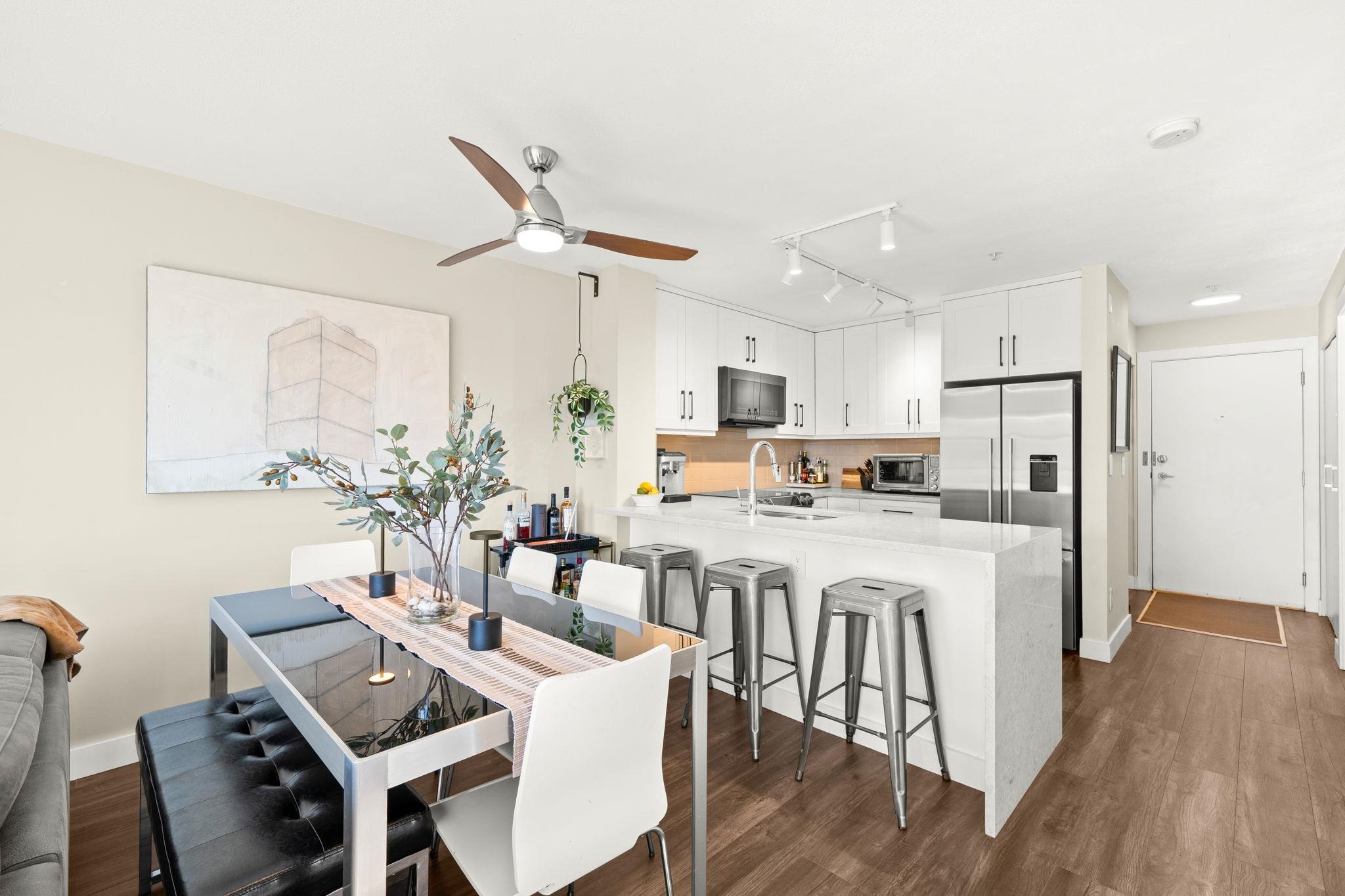 410 124 3RD STREET, R3076558, BC,