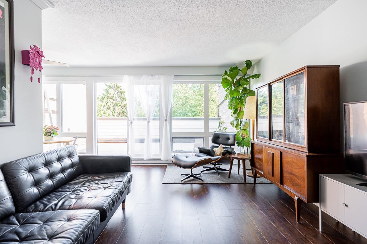 25 10200 4TH AVENUE, R3076689, BC,