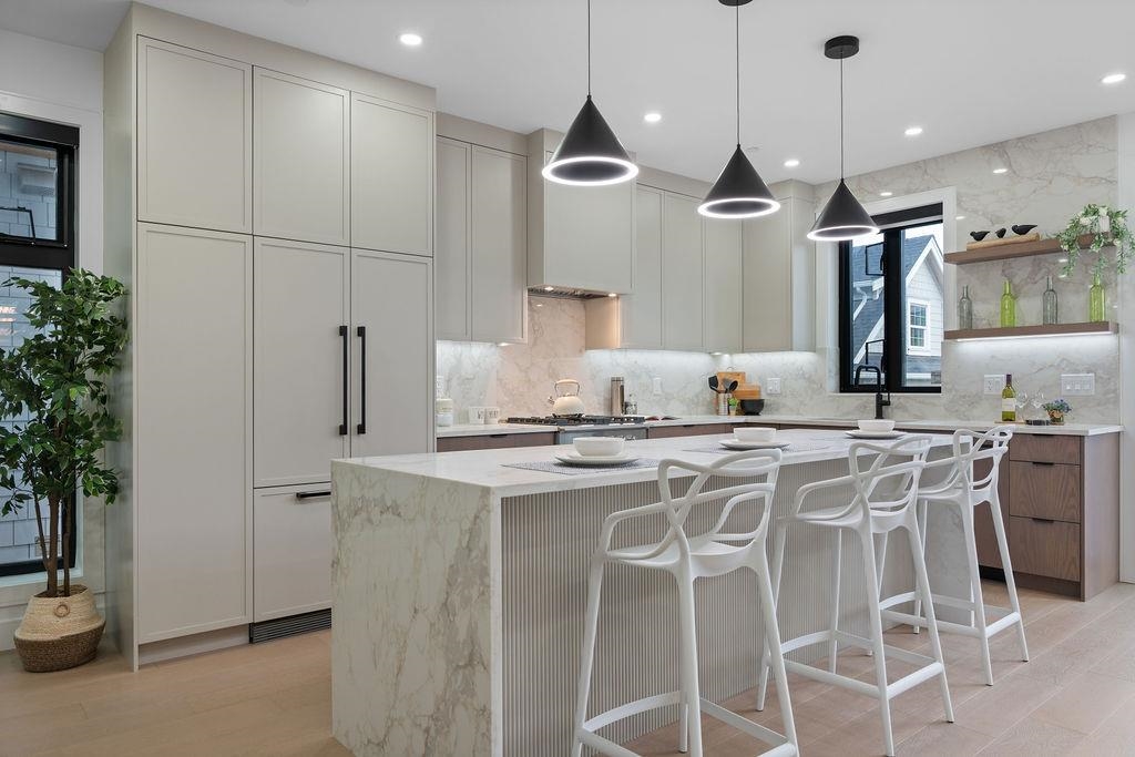 3 2282 8TH AVENUE, R3076742, BC,