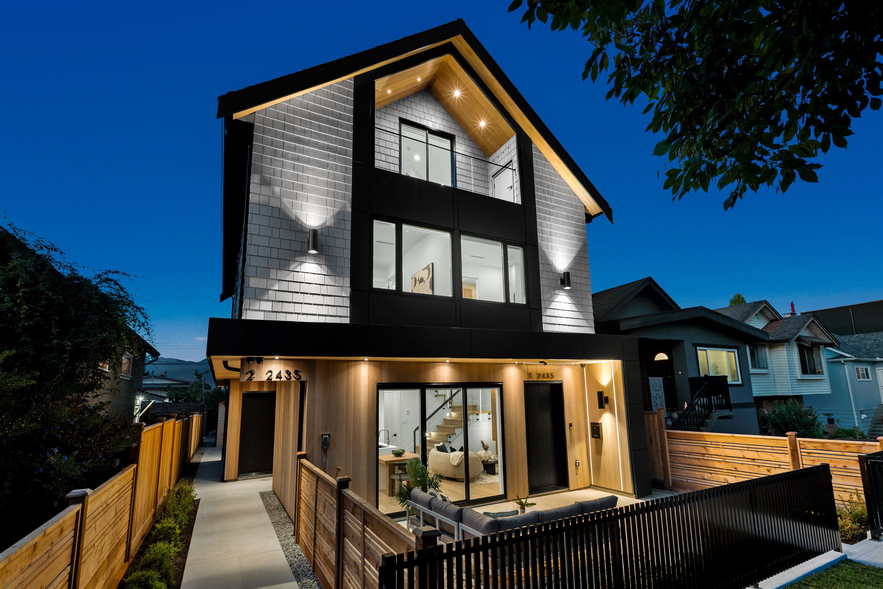 2 2435 NAPIER STREET, R3076809, BC,