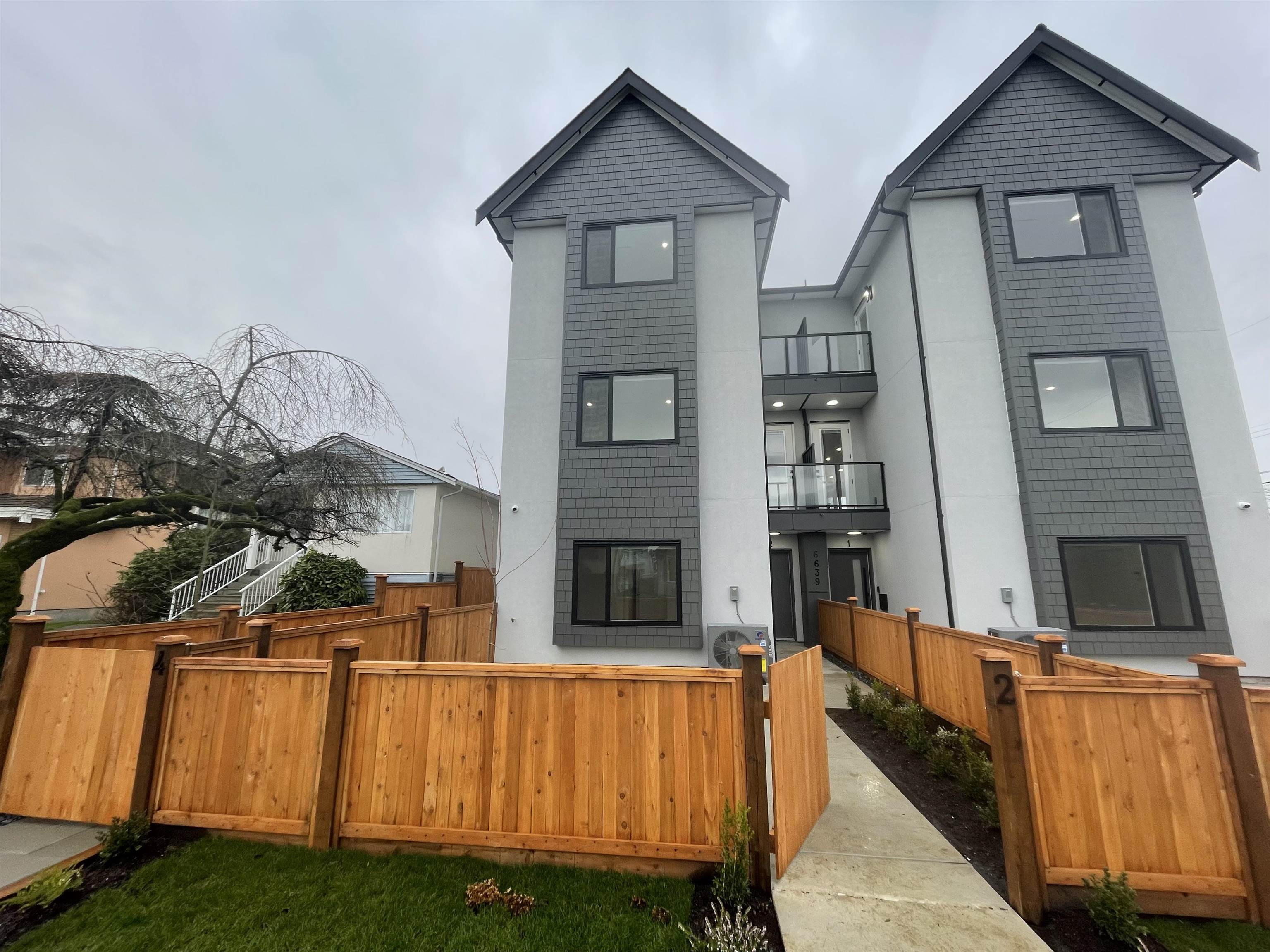 2 6639 ACACIA AVENUE, R3077033, BC,