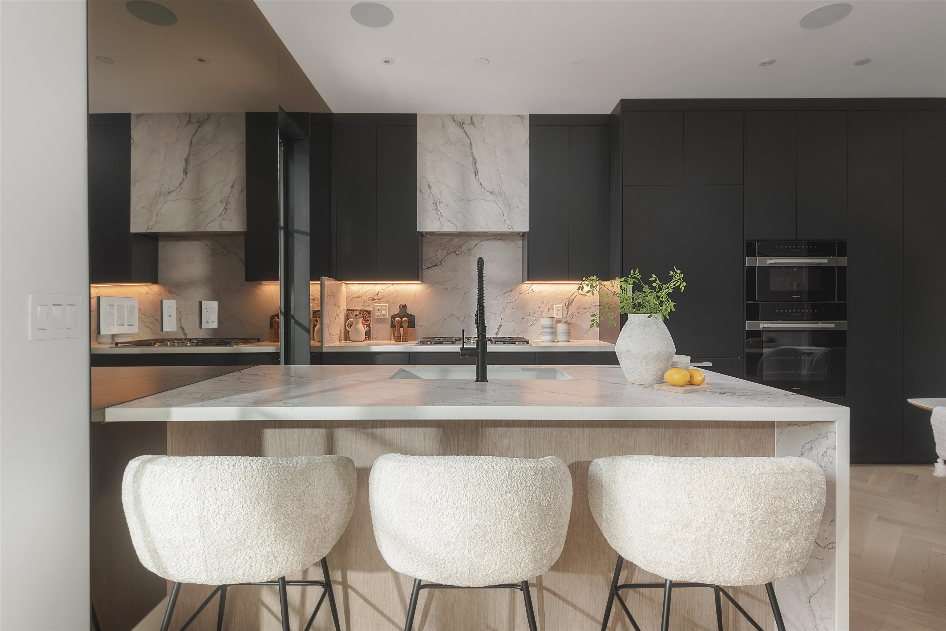 2 240 37TH AVENUE, R3077072, BC,