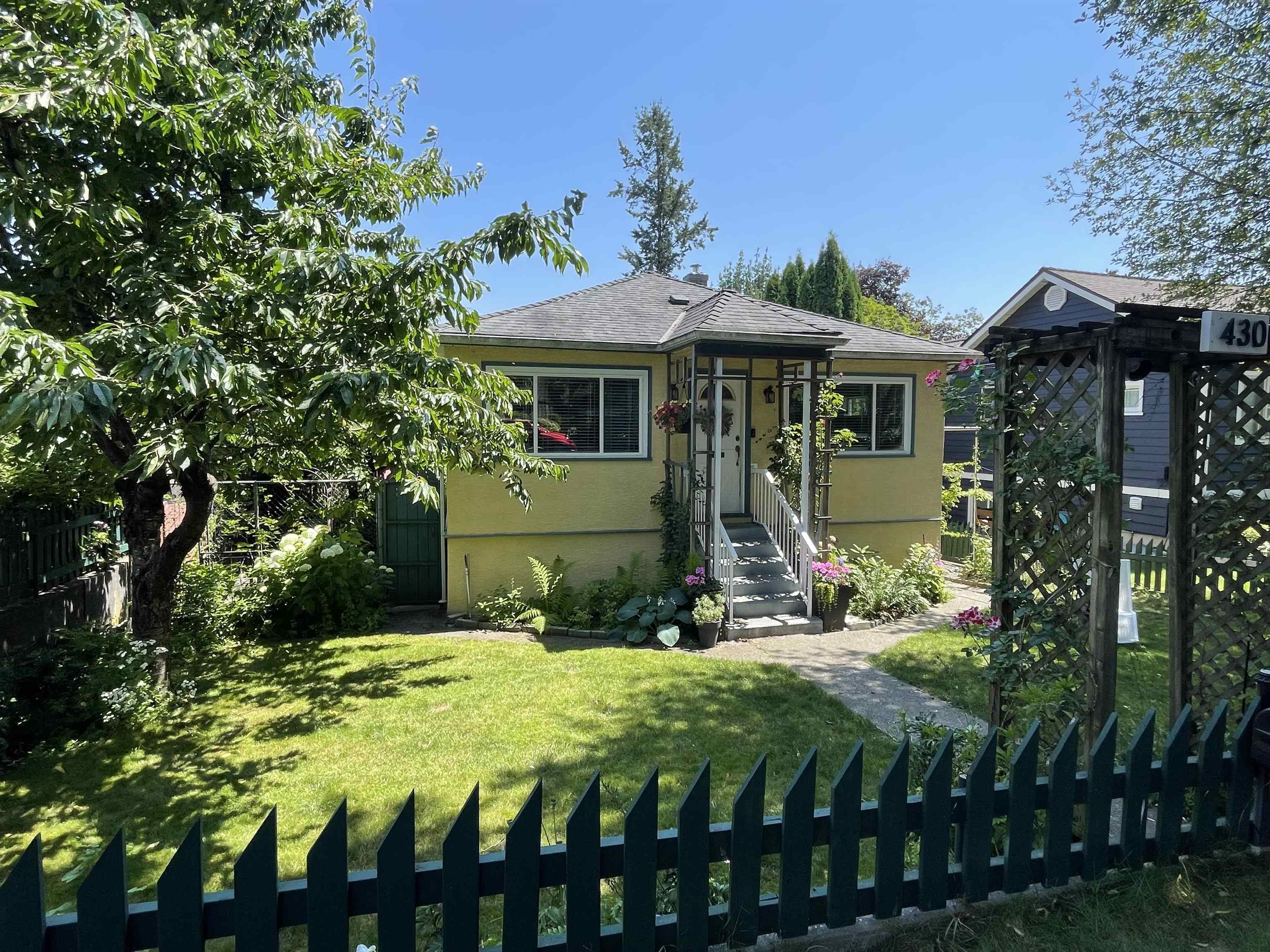 430 GARRETT STREET, New Westminster BC V3L 3S2, R3077078, BC,