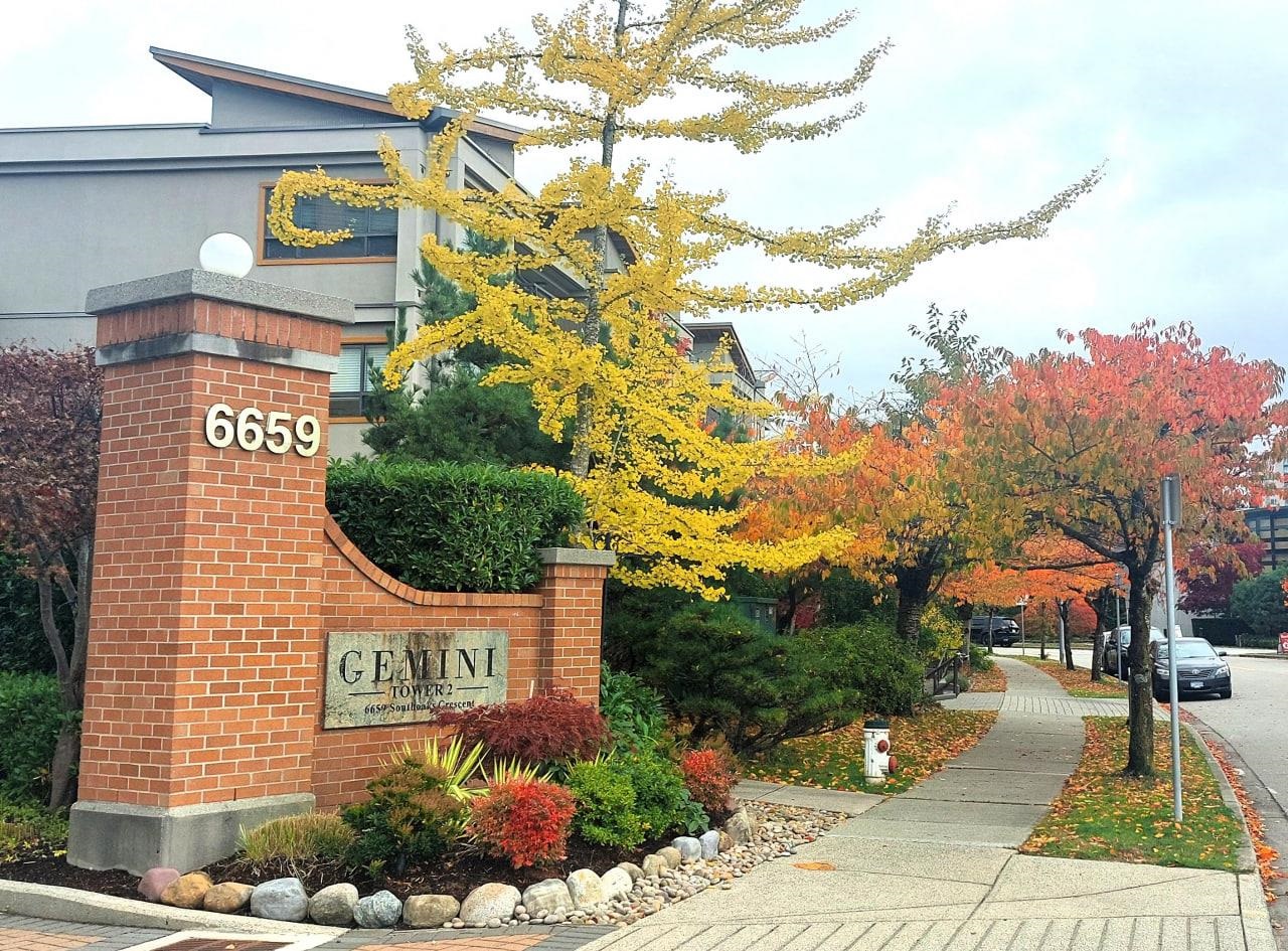 1401 6659 SOUTHOAKS CRESCENT, R3077080, BC,