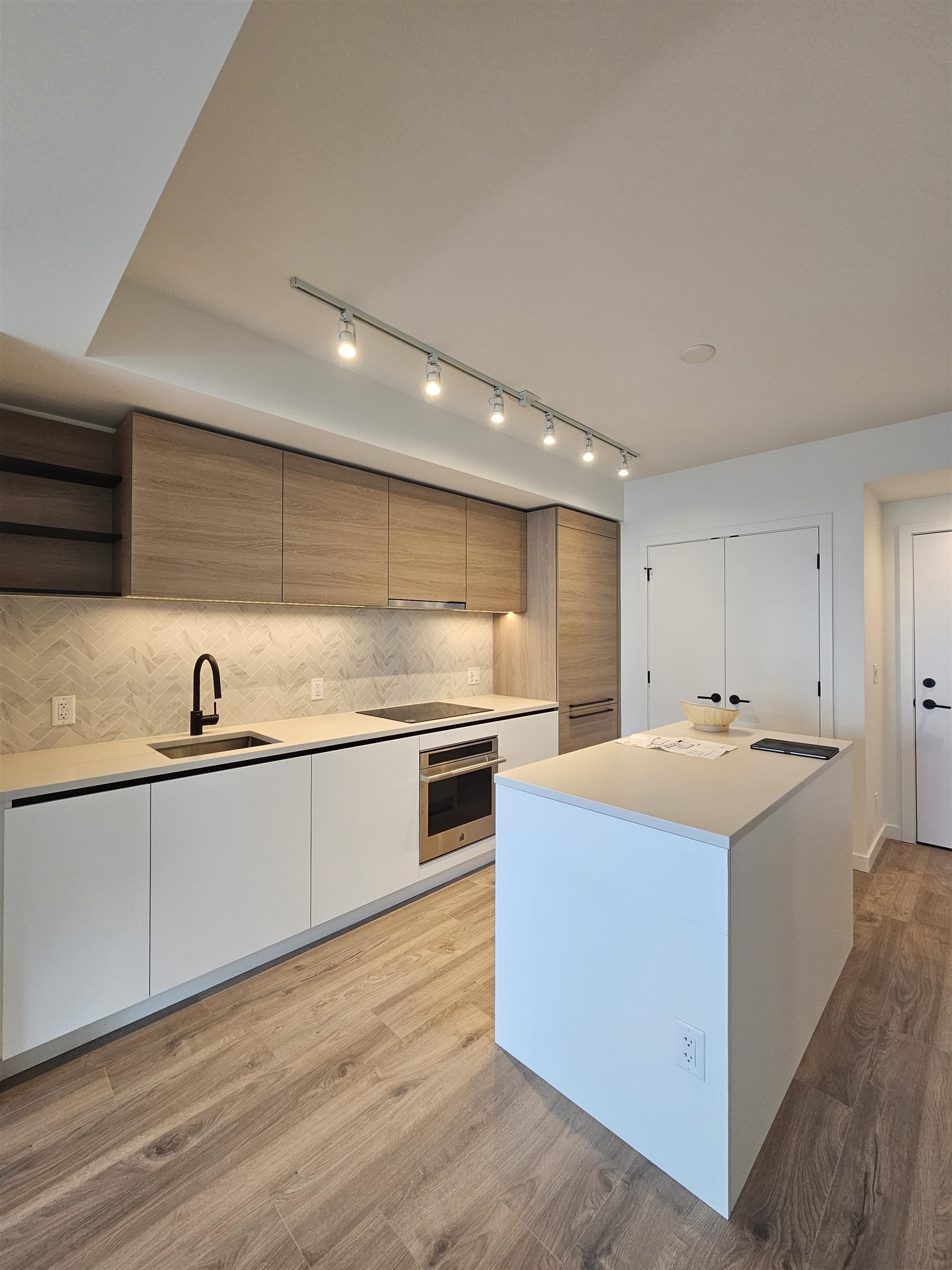 17xx 10448 UNIVERSITY DRIVE, R3077299, BC,