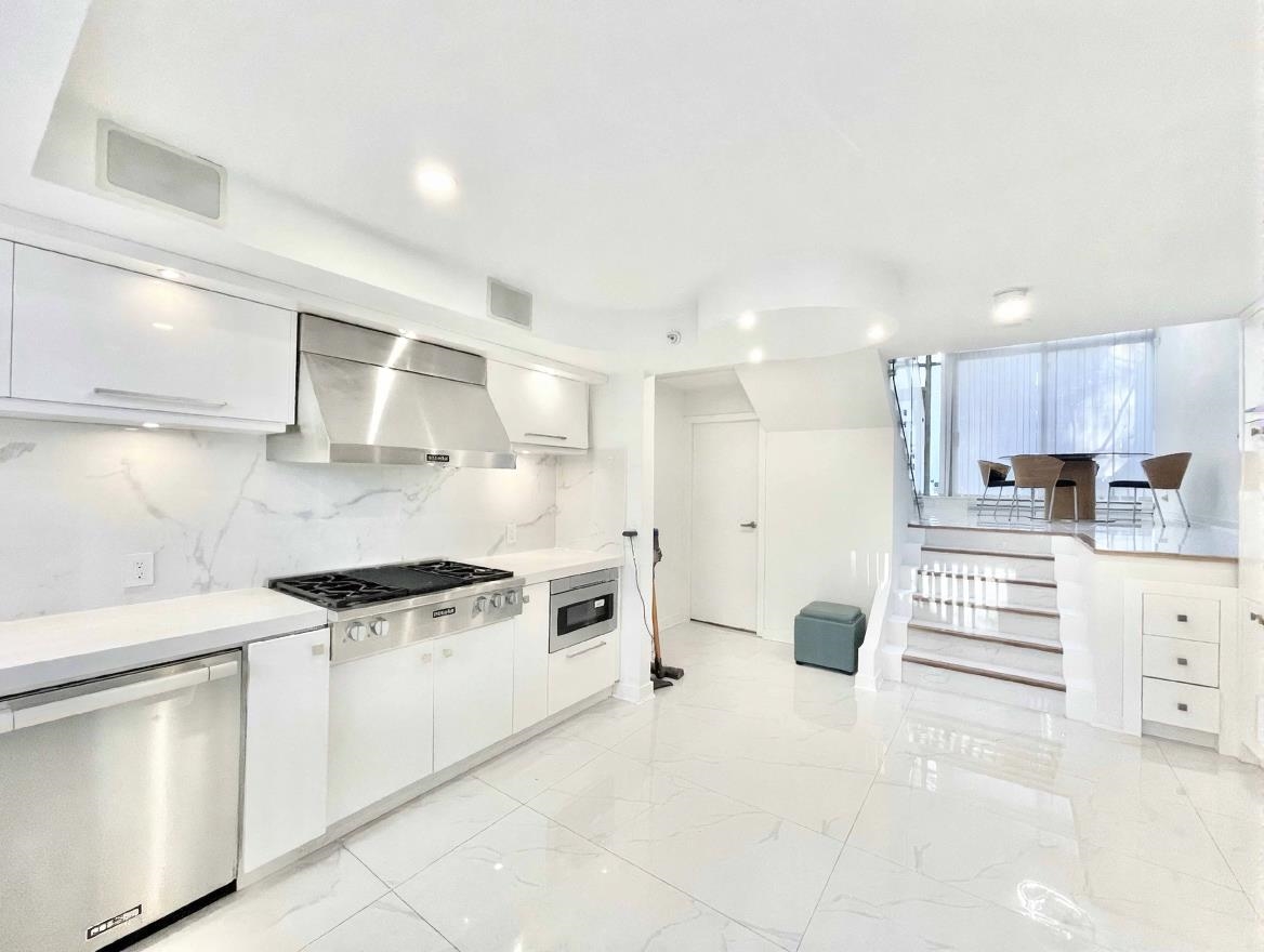 1235 ALBERNI STREET, Vancouver BC V6E 4R4, R3077493, BC,