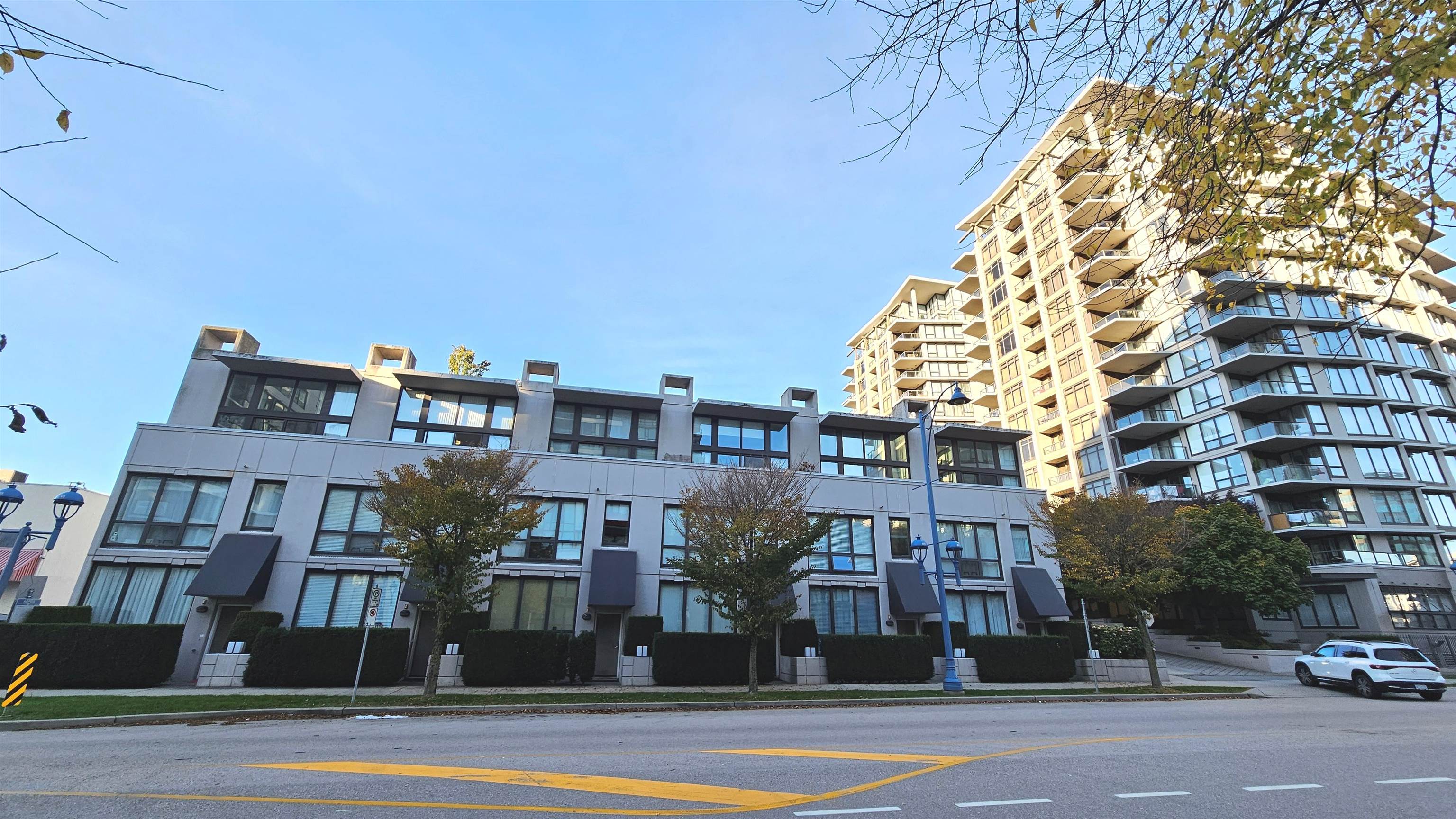 1 7911 ACKROYD ROAD, R3077556, BC,