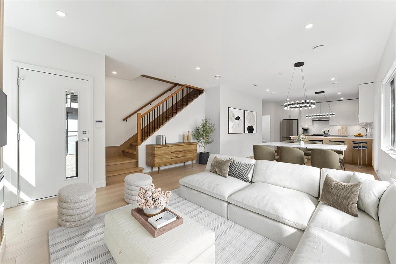 842 ST. DENIS AVENUE, North Vancouver BC V7J 2G4, R3077815, BC,