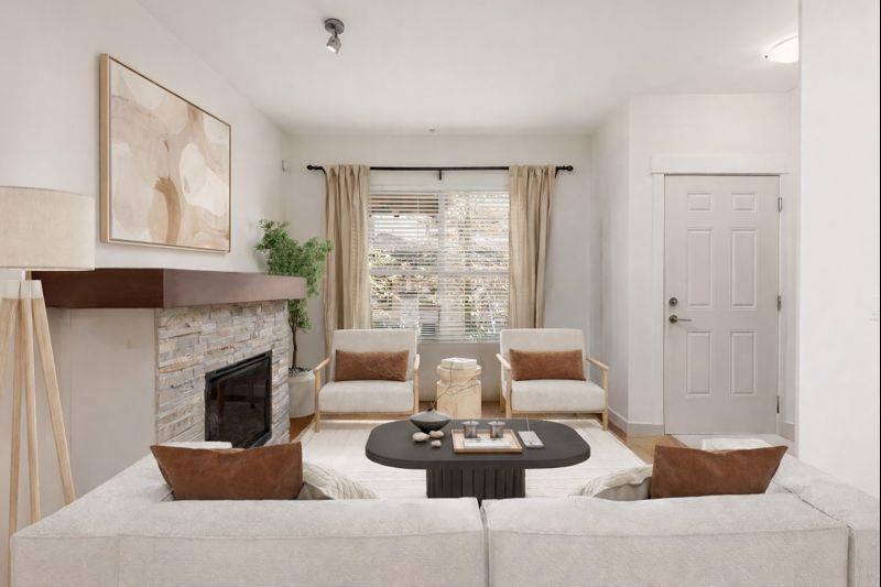 4 307 15TH STREET, R3078280, BC,