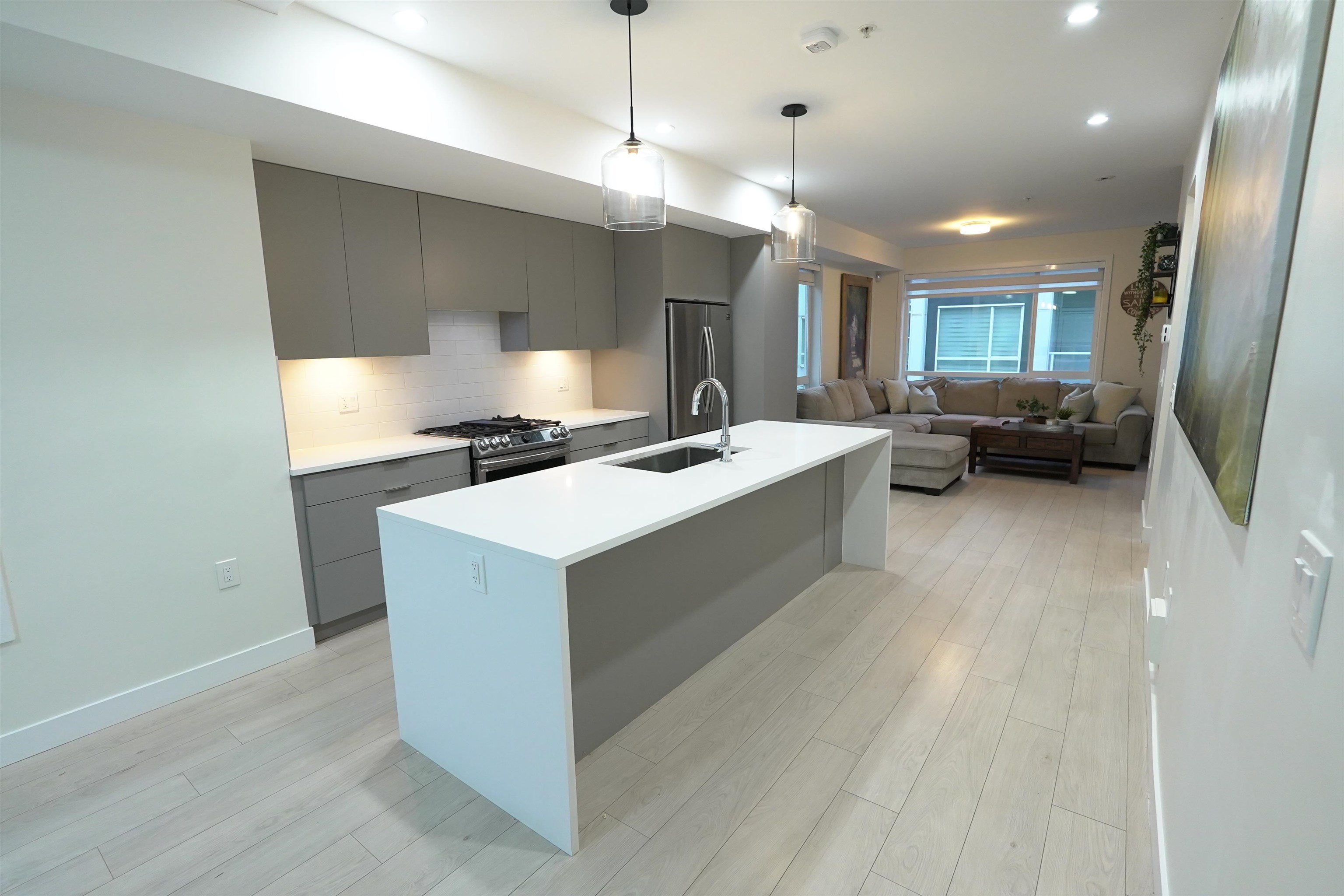 6 19628 55A AVENUE, R3078297, BC,