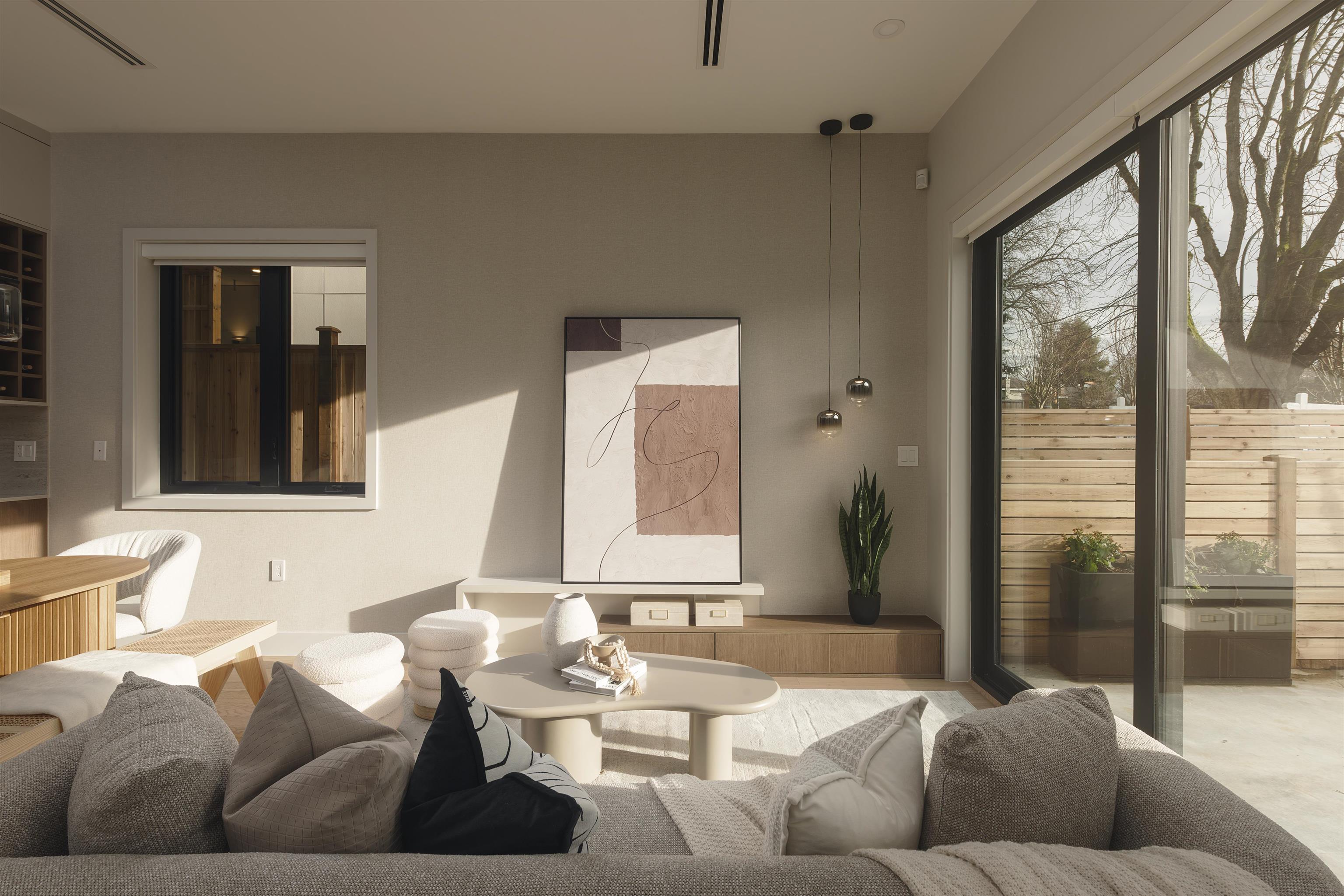 1 2637 12TH AVENUE, R3078654, BC,