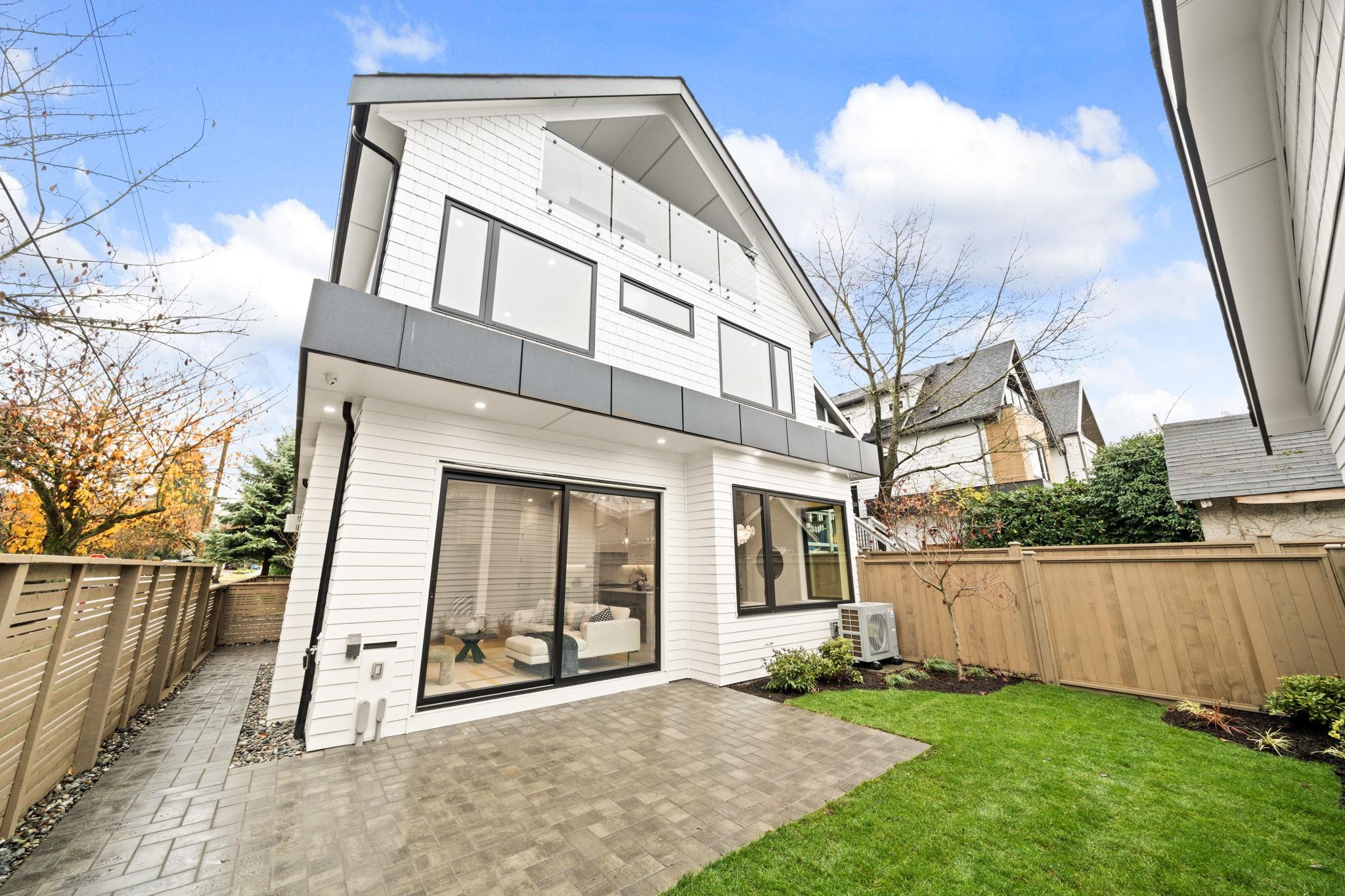 2965 GLEN DRIVE, Vancouver BC V5T 2P1, R3079010, BC,