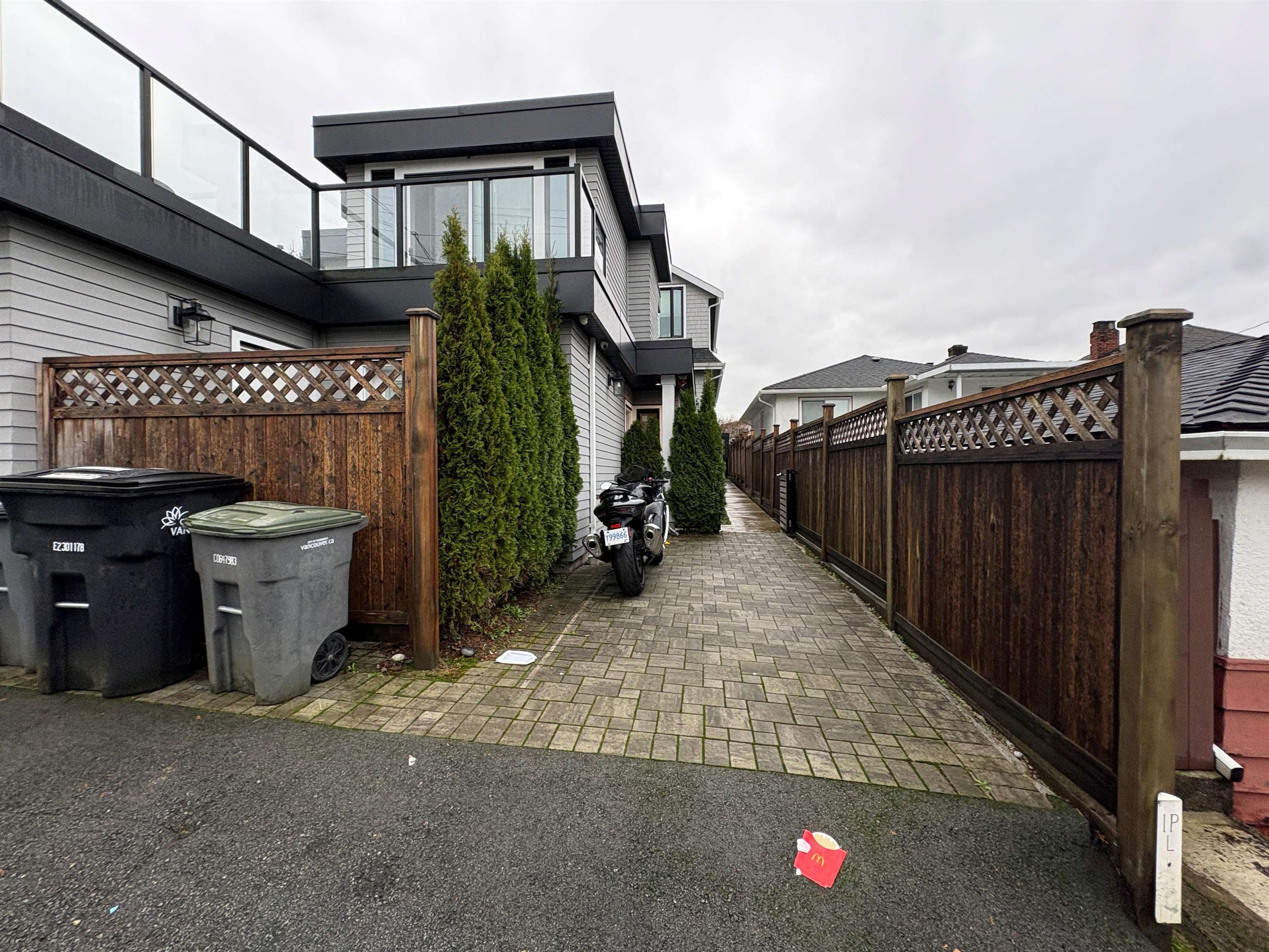 3429 DUNDAS STREET, Vancouver BC V5K 1R9, R3079382, BC,