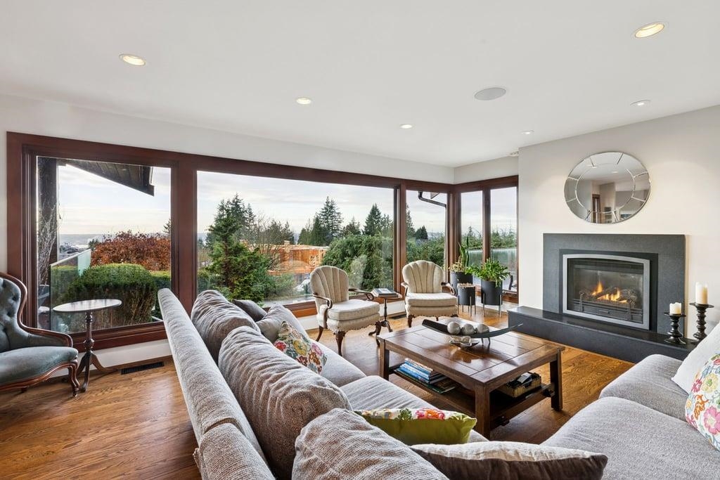 124 CARISBROOKE CRESCENT, North Vancouver BC V7N 2S1, R3079410, BC,