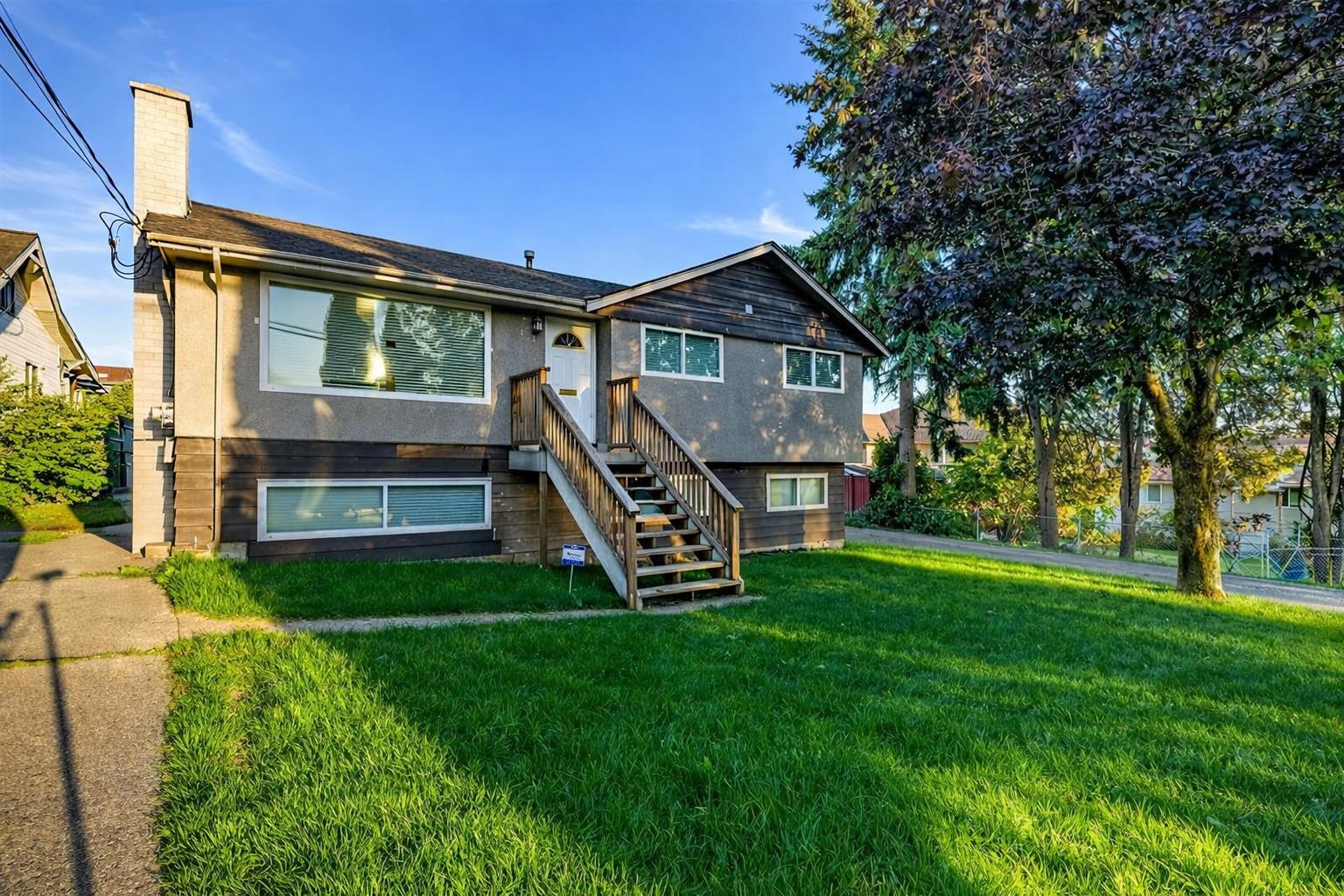 371 BLUE MOUNTAIN STREET, Coquitlam BC V3K 4J7, R3079964, BC,