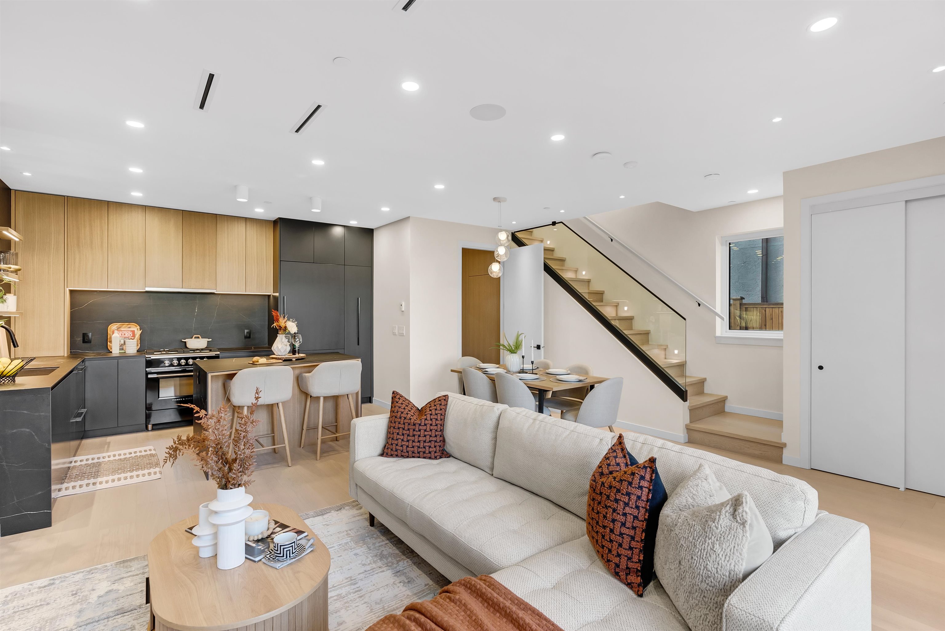 2 2764 14TH AVENUE, R3080501, BC,