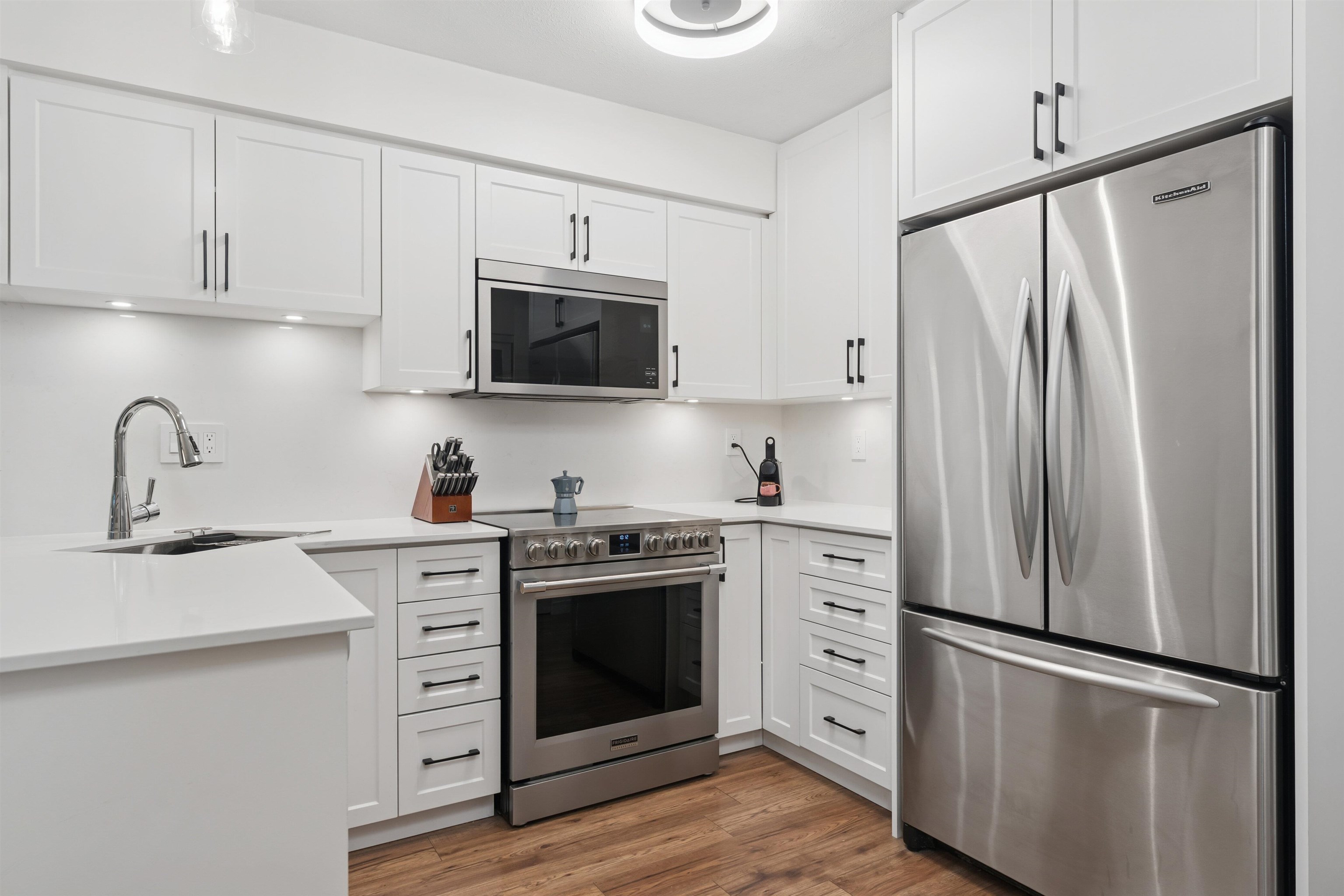 C3 332 LONSDALE AVENUE, R3080555, BC,