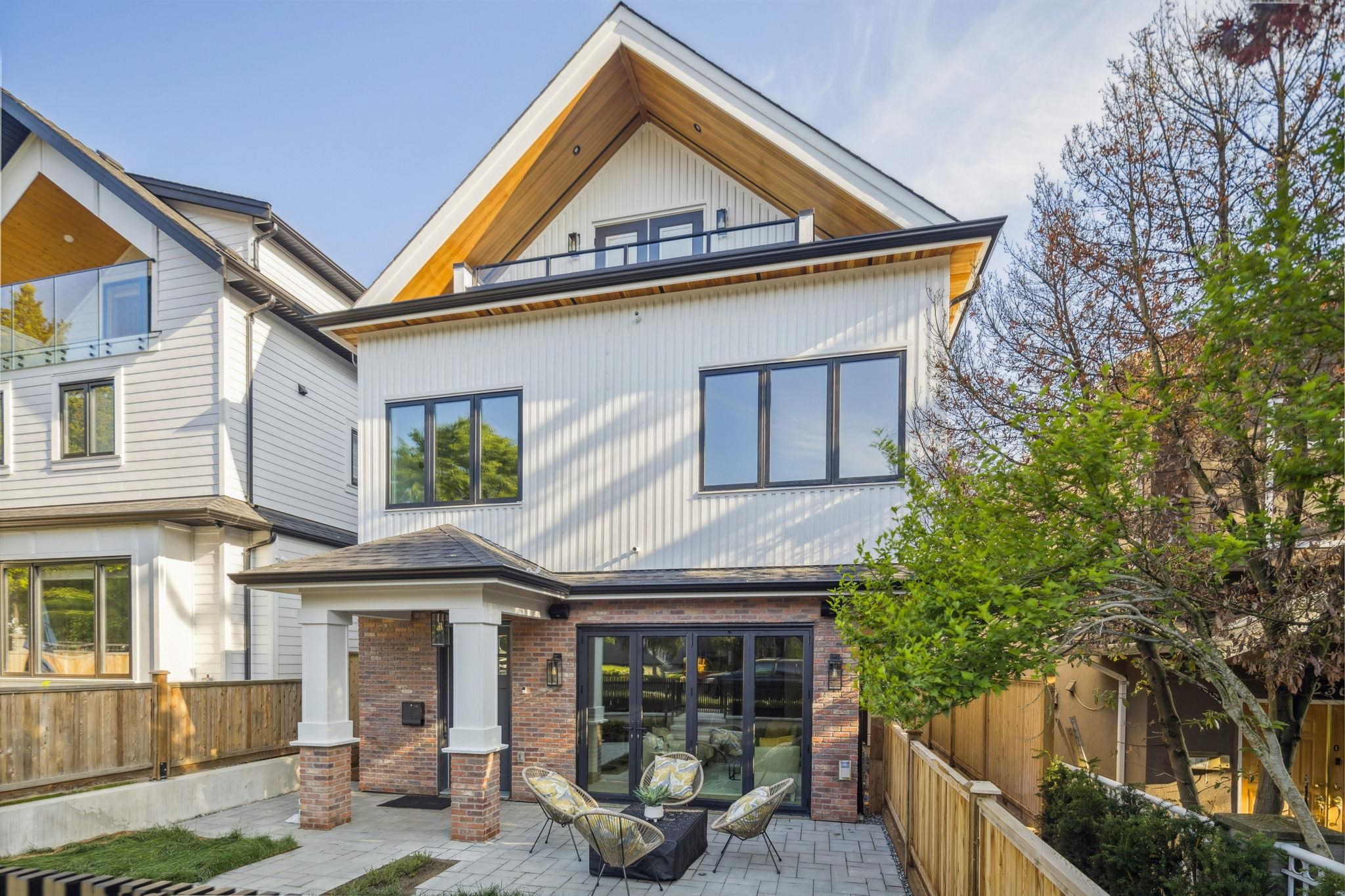 #1 2244 11TH AVENUE, R3080961, BC,