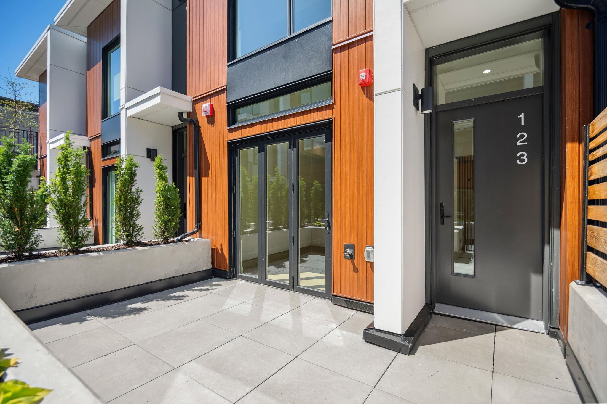 123 725 49 AVENUE, R3080981, BC,