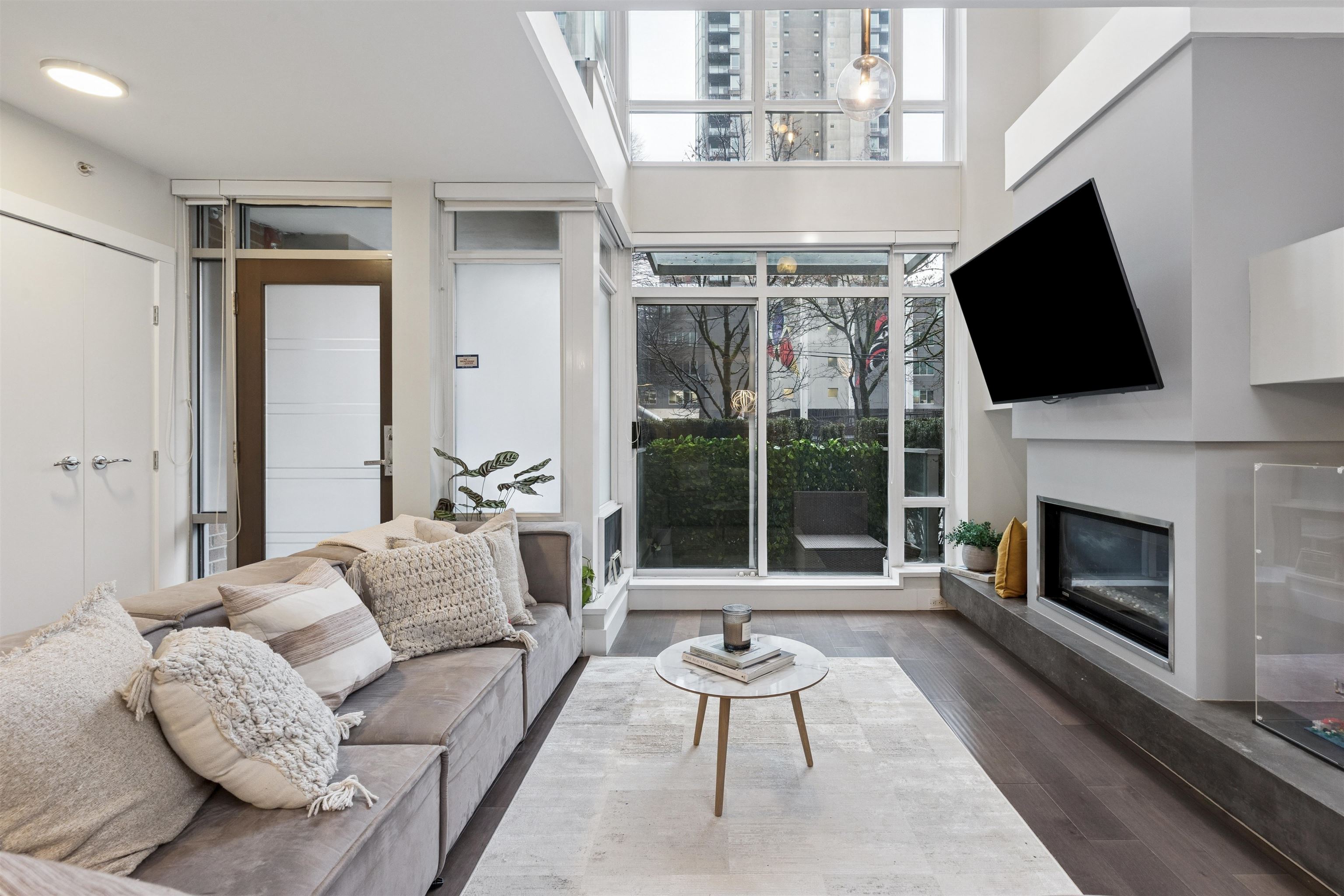 863 RICHARDS STREET, Vancouver BC V6B 3B4, R3081001, BC,