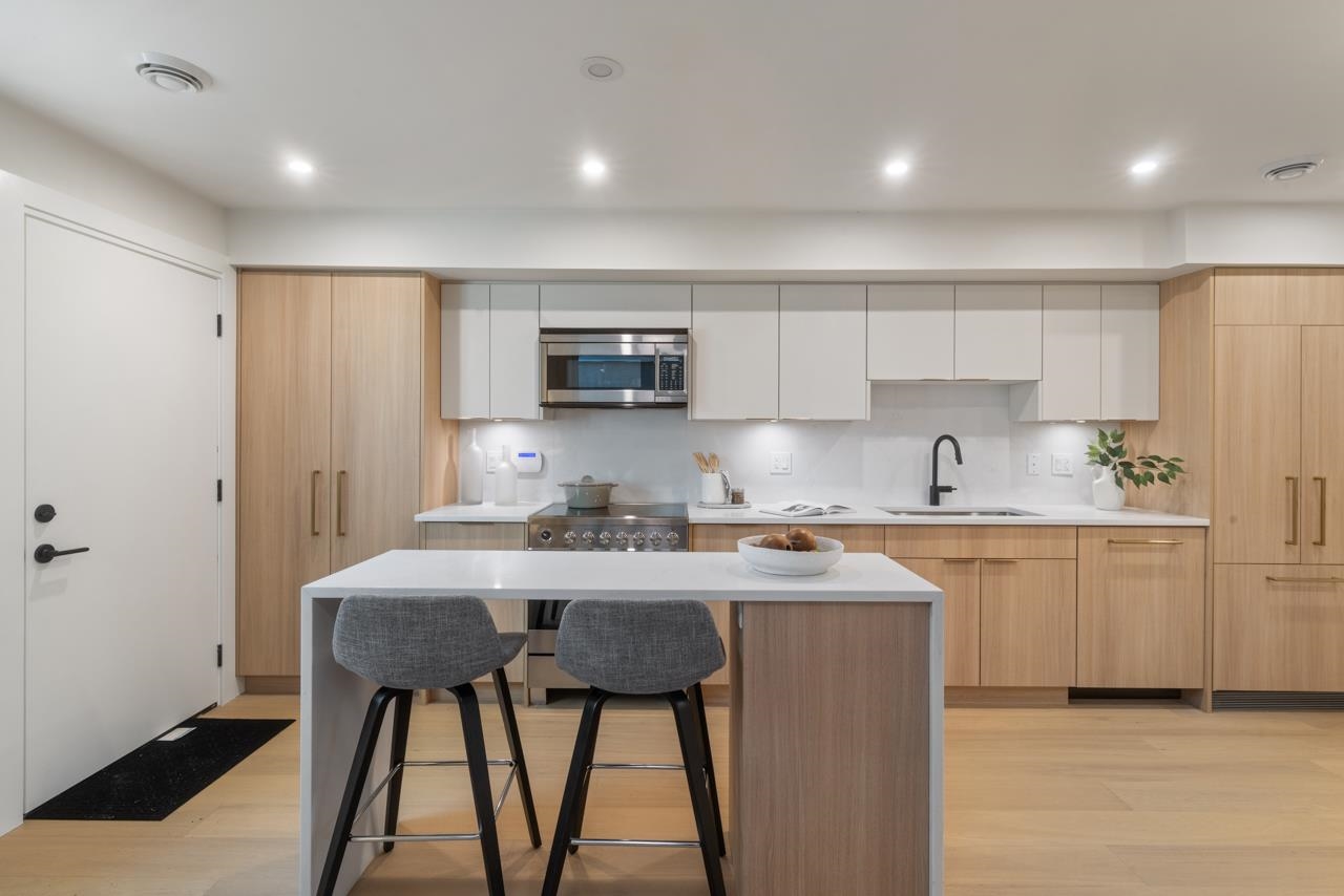 1 1937 TEMPLETON DRIVE, R3081171, BC,