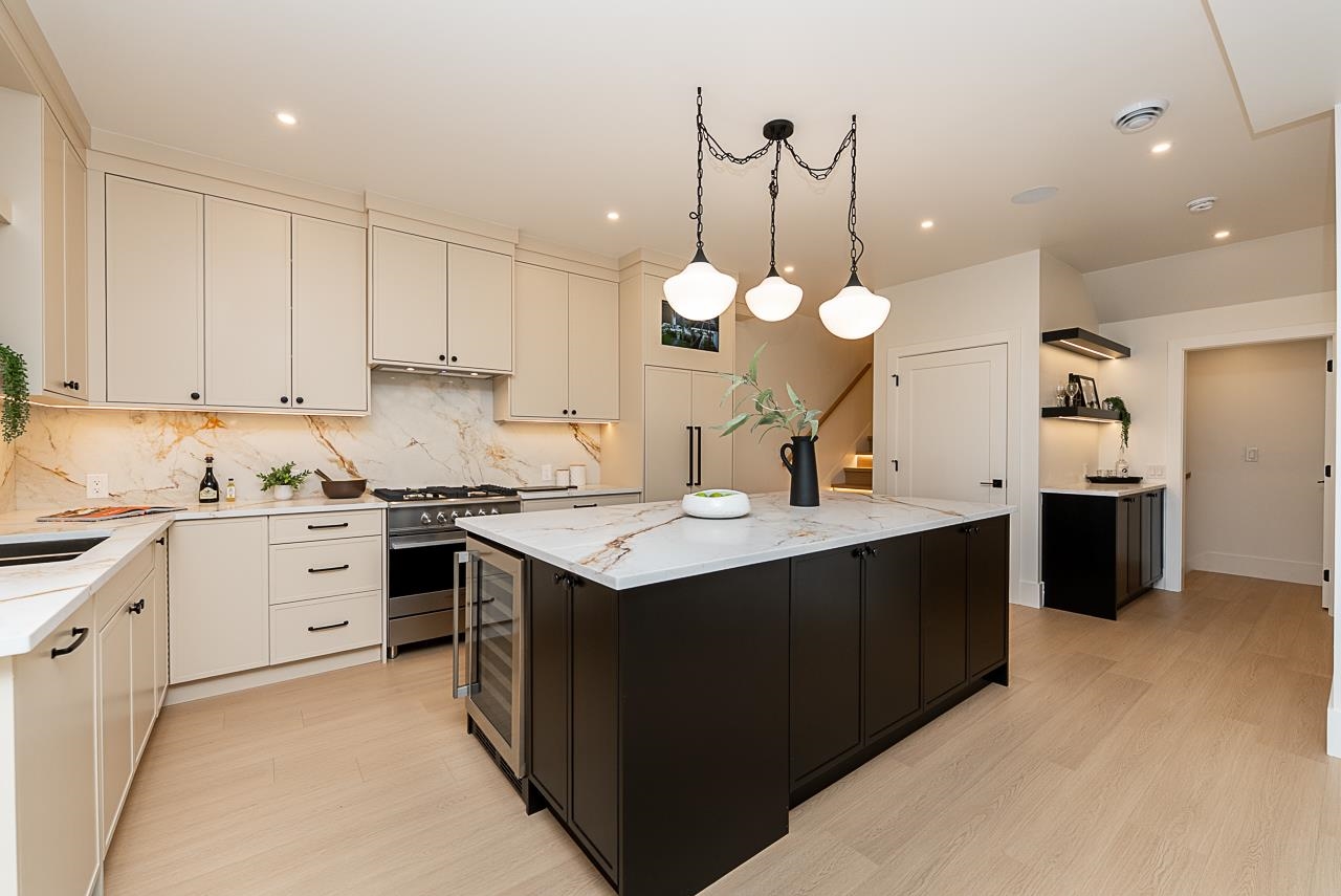 101 646 GIRARD AVENUE, R3081511, BC,