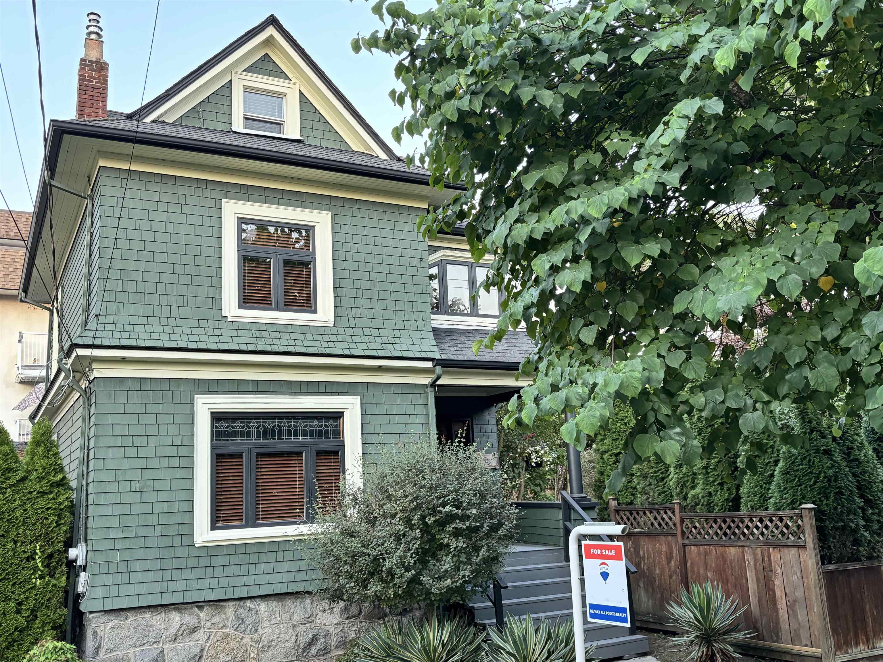 403 NINTH STREET, New Westminster BC V3M 3V9, R3081873, BC,