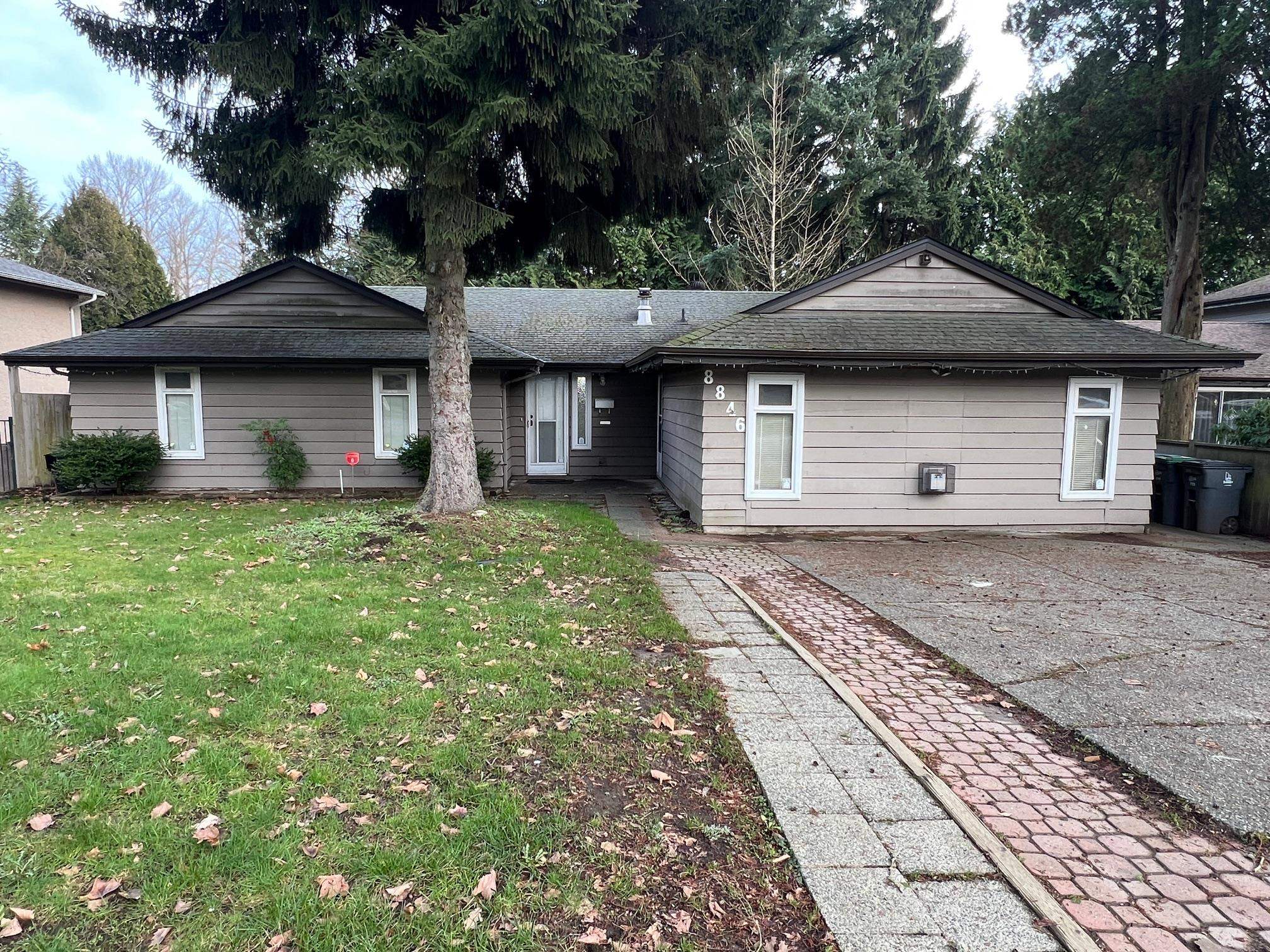 8846 QUEEN MARY BOULEVARD, Surrey BC V3V 6X2, R3082079, BC,