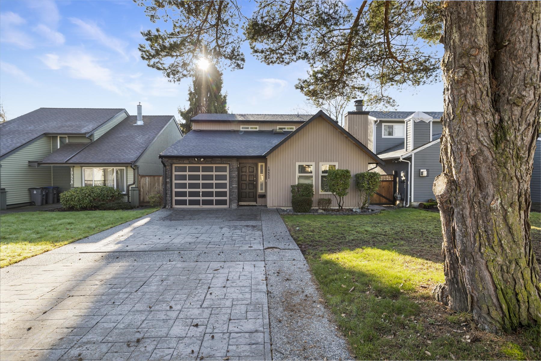 19452 61 AVENUE, Surrey BC V3S 7L3, R3082086, BC,